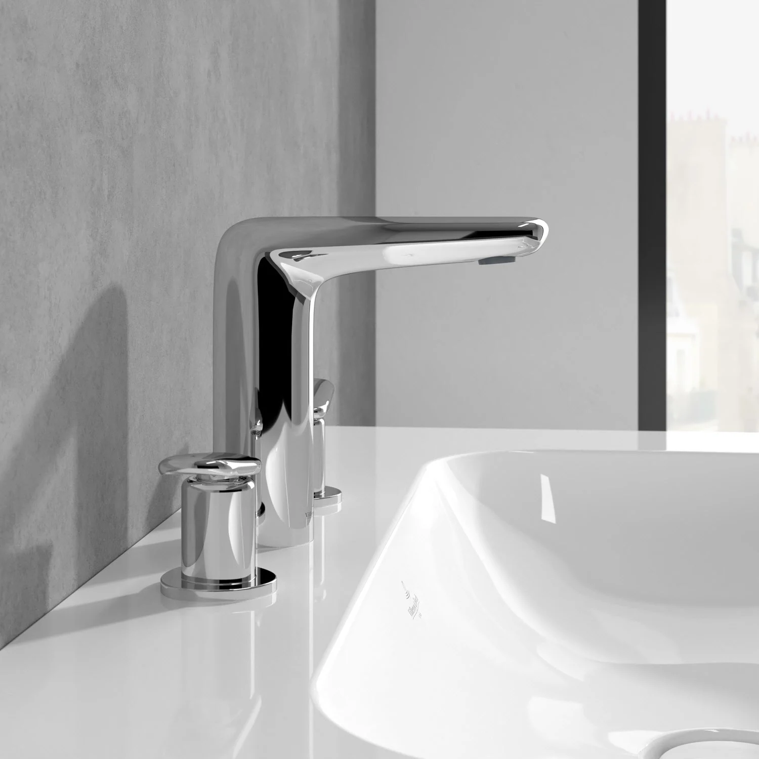 Chromowana bateria widok z boku obok umywalki, Villeroy & Boch
