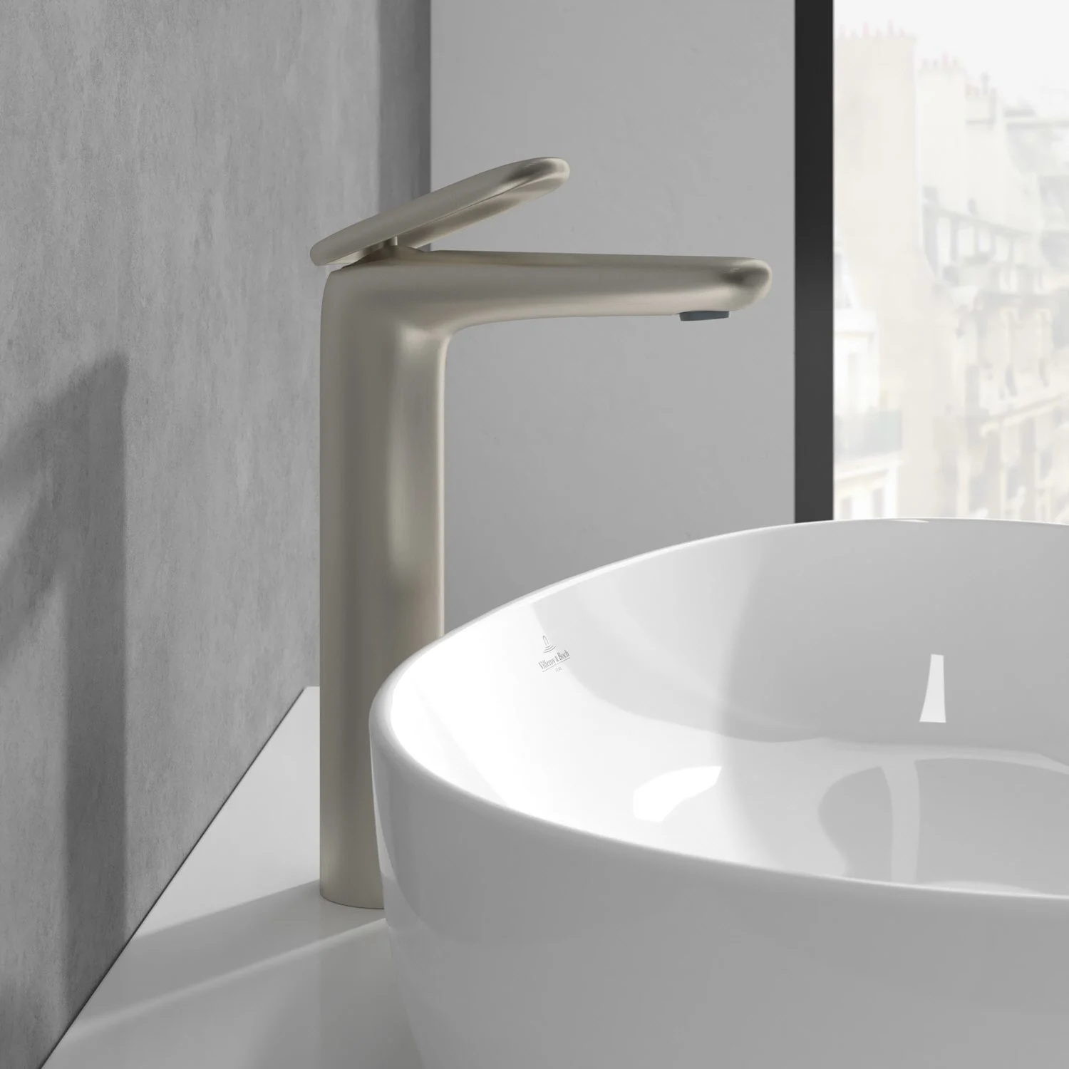 Beżowa bateria obok białej umywalki, Villeroy & Boch
