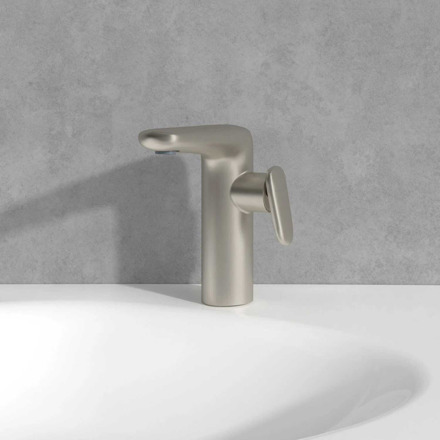 Zbliżenie na umywalkę z niklowaną baterią, Villeroy & Boch