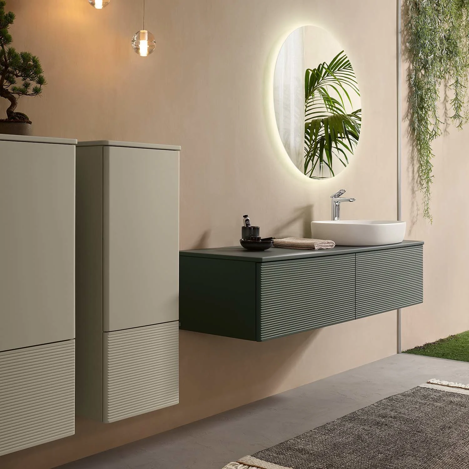 Nowoczesna łazienka z podświetlanym lustrem i umywalką, Villeroy & Boch