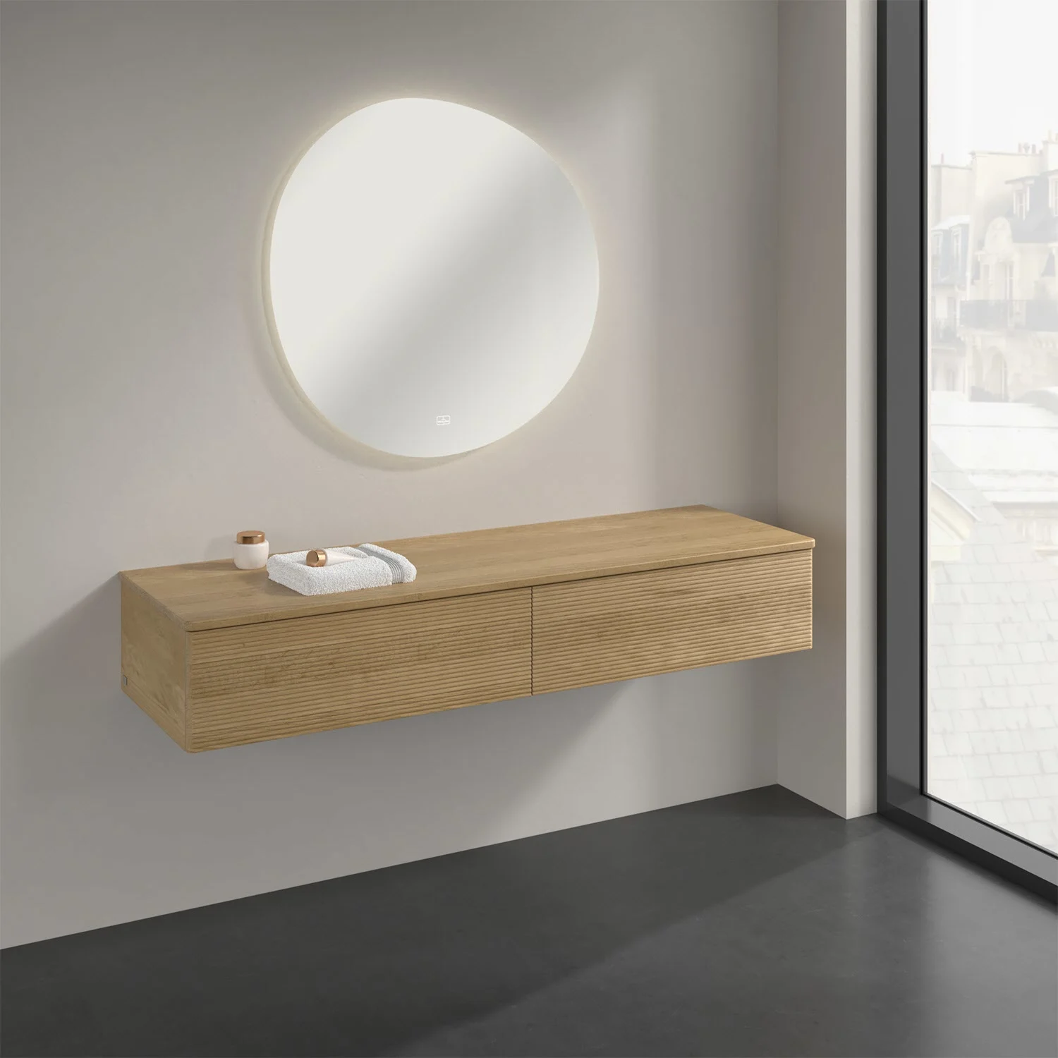 Wisząca szafka łazienkowa z lustrem w nowoczesnej łazience, Villeroy & Boch