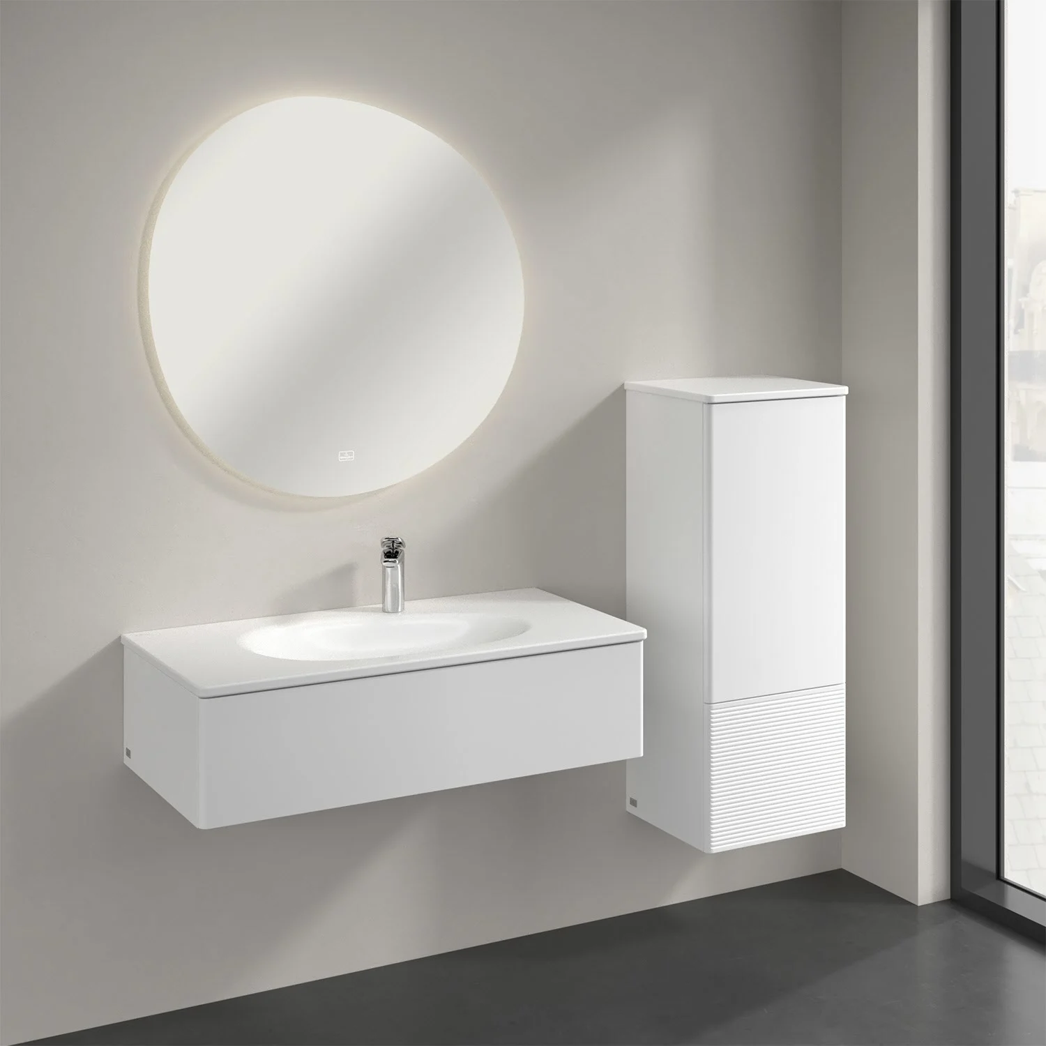 Biały zestaw mebli łazienkowych z okrągłym lustrem, Villeroy & Boch