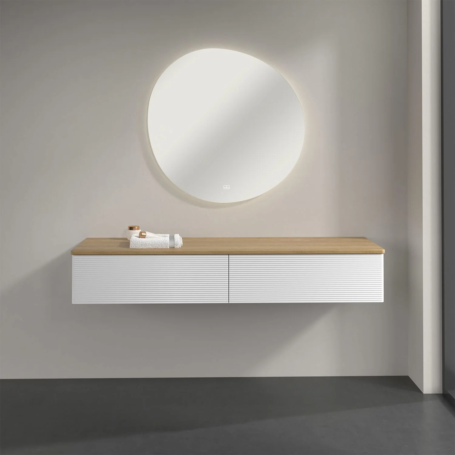 Biała szafka pod umywalkę z okrągłym lustrem, Villeroy & Boch