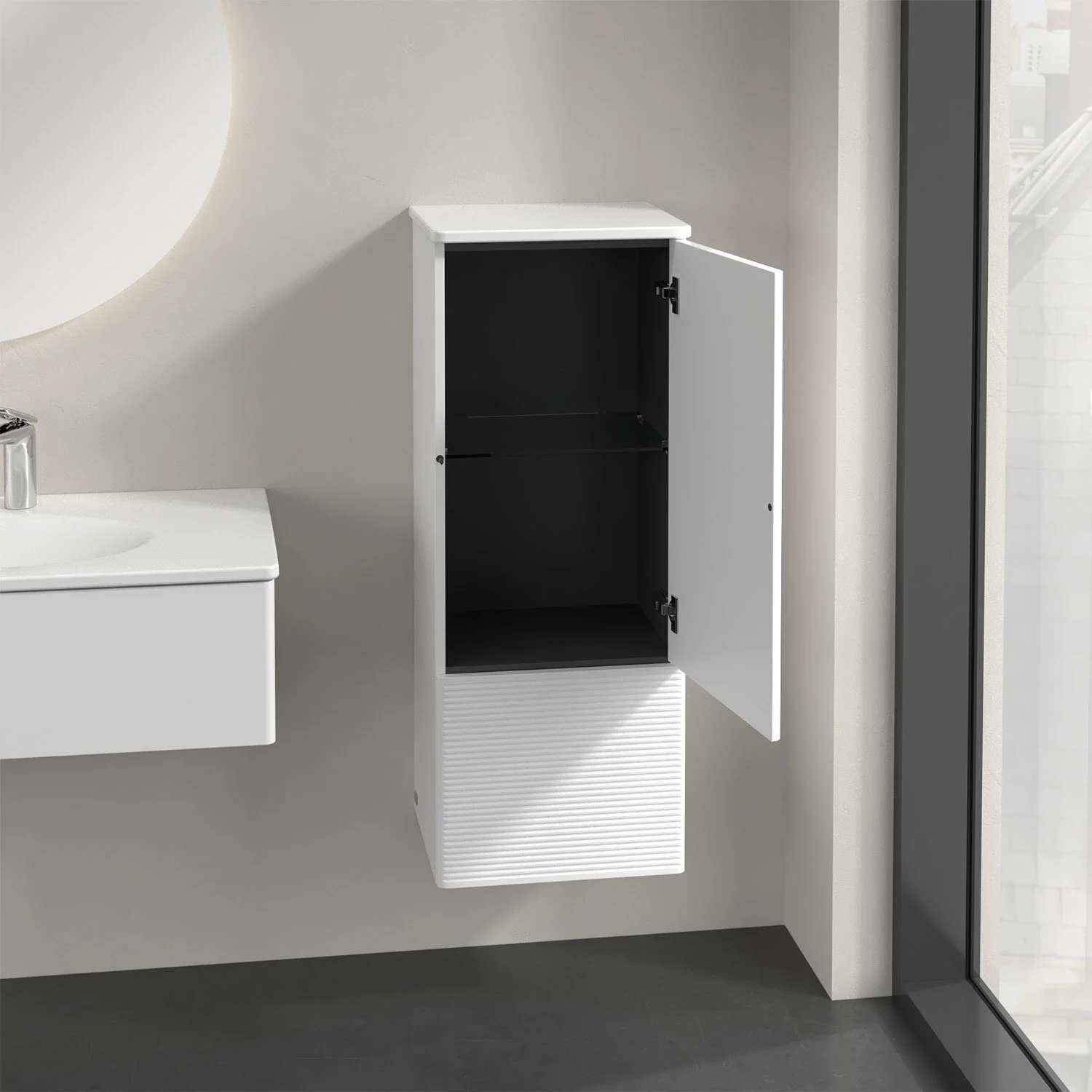 Biała szafka łazienkowa z otwartymi drzwiami, Villeroy & Boch