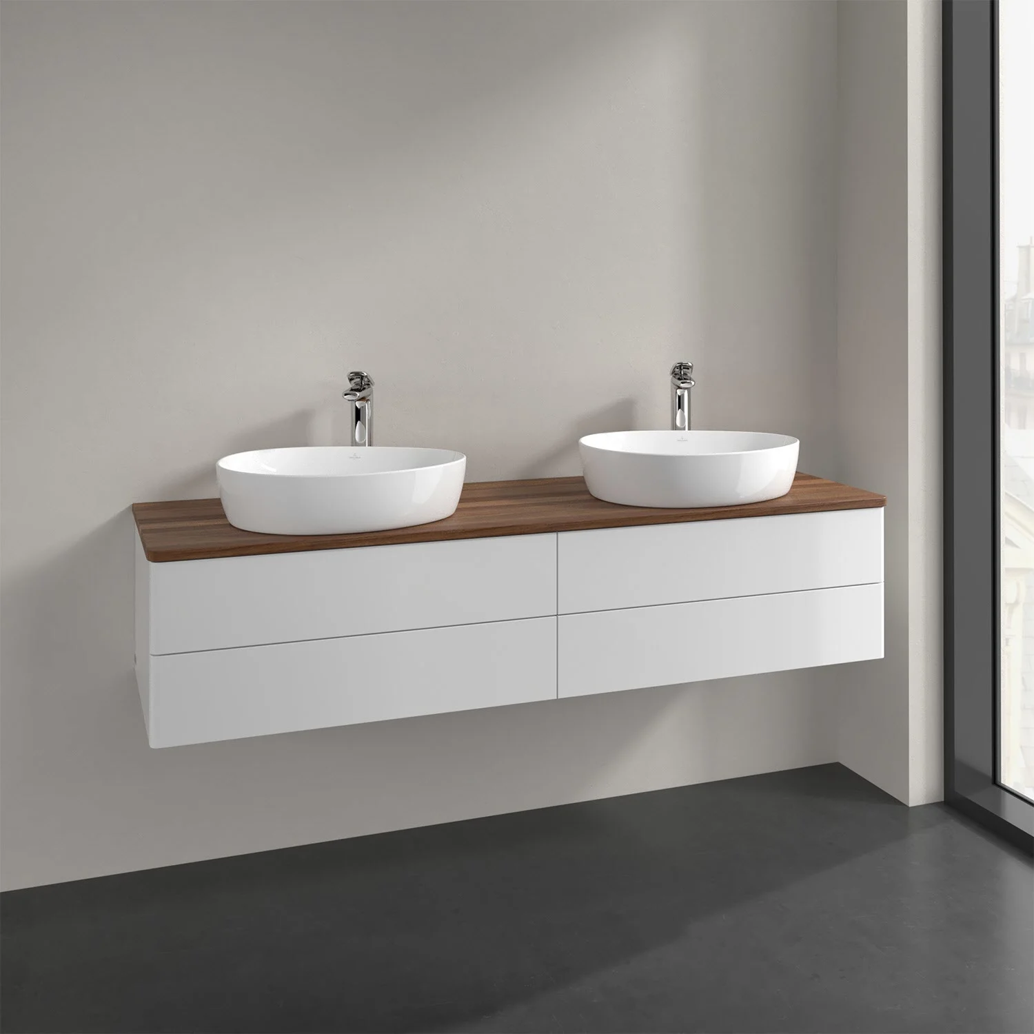Podwójna umywalka z białą szafką w nowoczesnej łazience, Villeroy & Boch