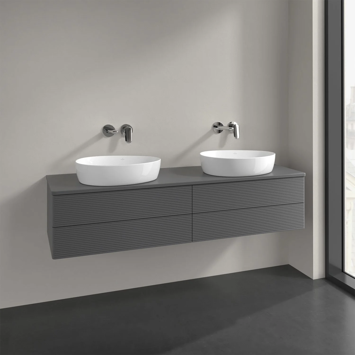 Szara podwójna umywalka w łazience, Villeroy & Boch