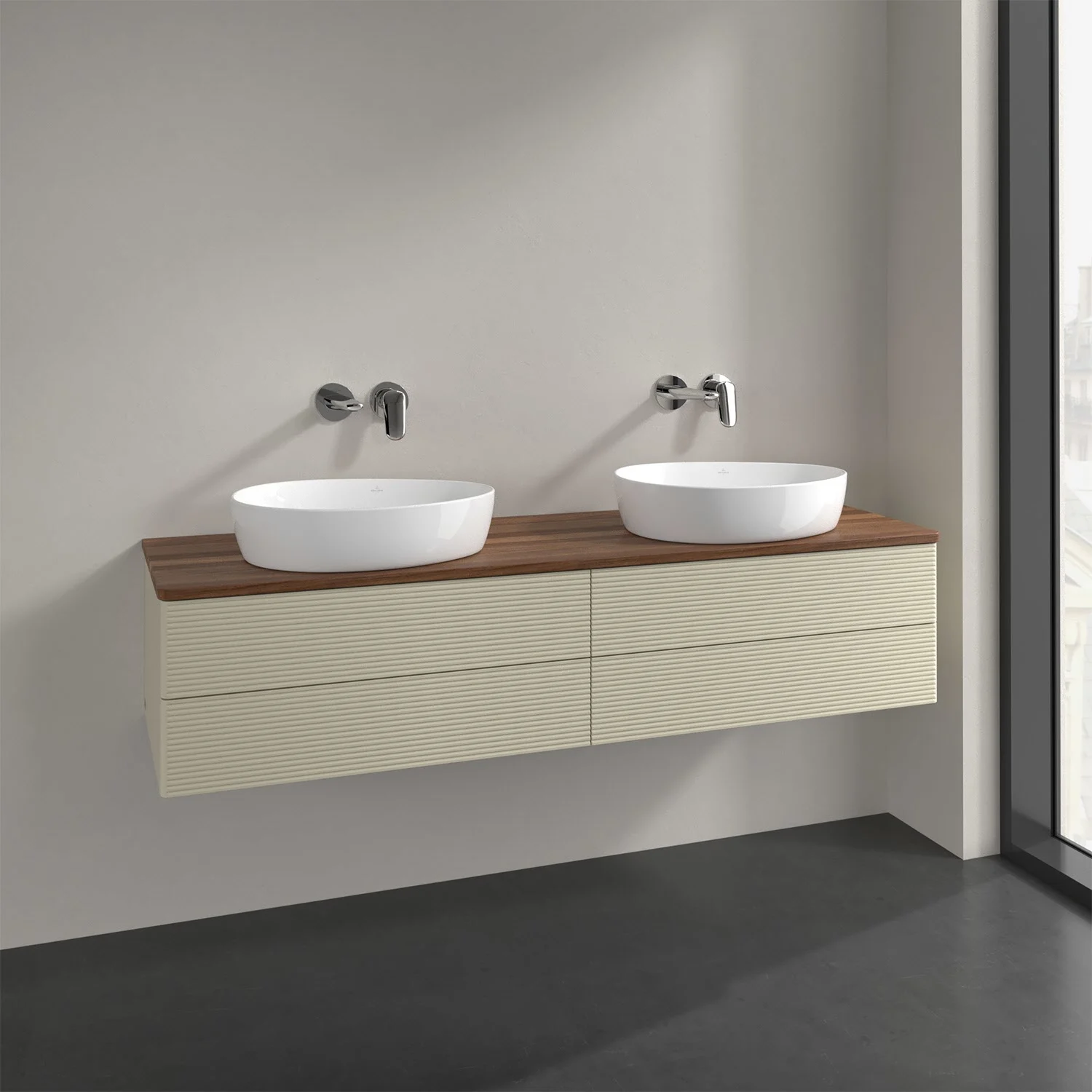 Podwójna umywalka z drewnianą szafką w łazience, Villeroy & Boch