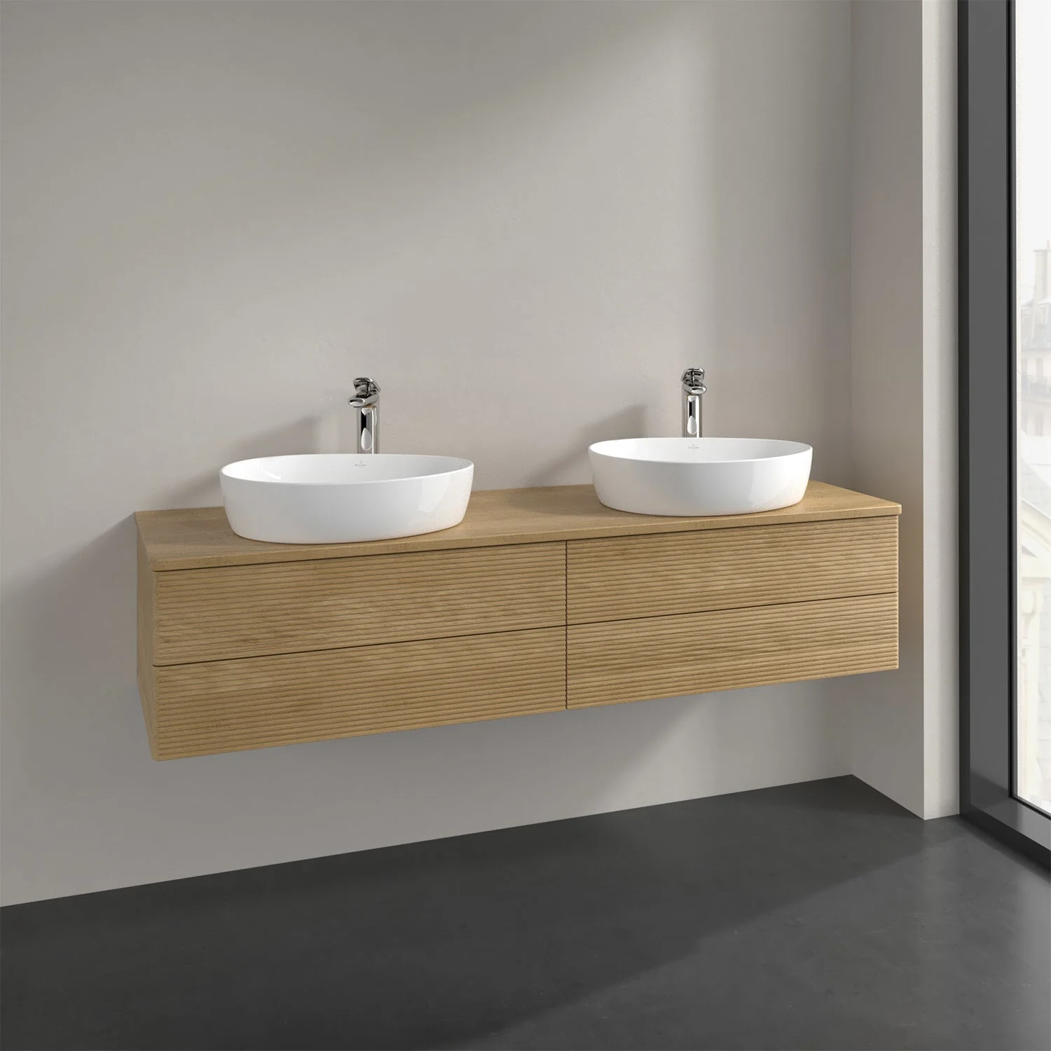 Podwójna umywalka z naturalną drewnianą powierzchnią w łazience, Villeroy & Boch