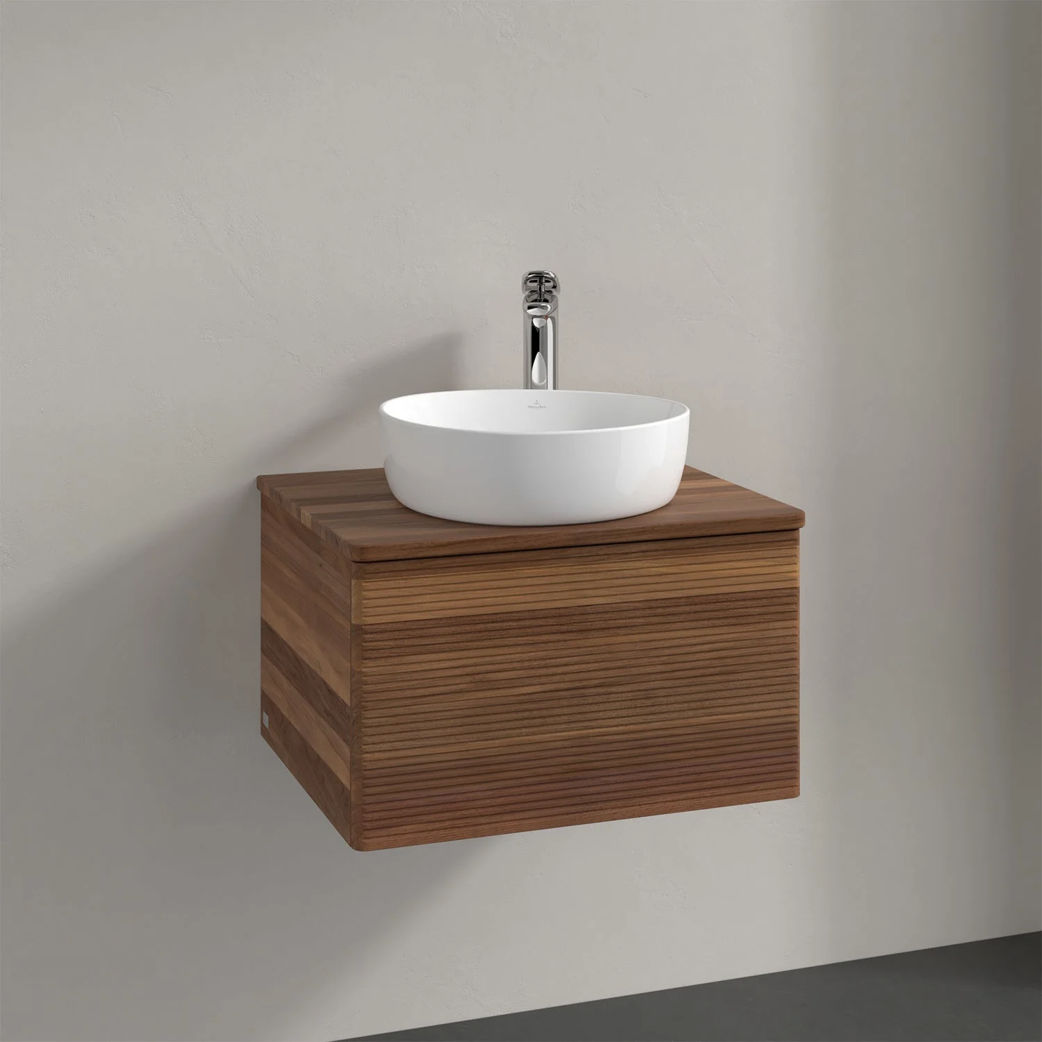 Umywalka z ciemną drewnianą szafką i drewnianym blatem, Villeroy & Boch