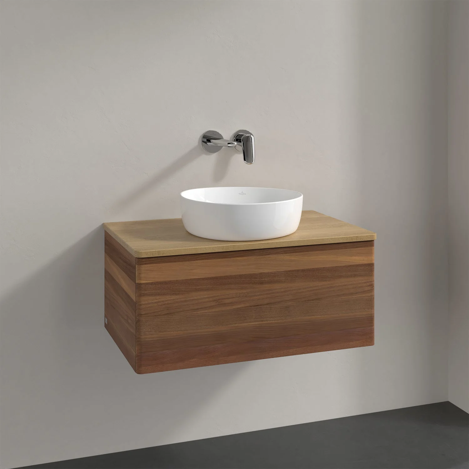 Ciemne drewniane meble łazienkowe z umywalką z bliska, Villeroy & Boch