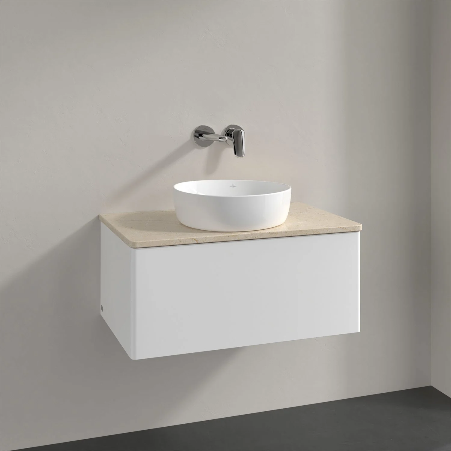 Biała umywalka z baterią ścienną w łazience, Villeroy & Boch
