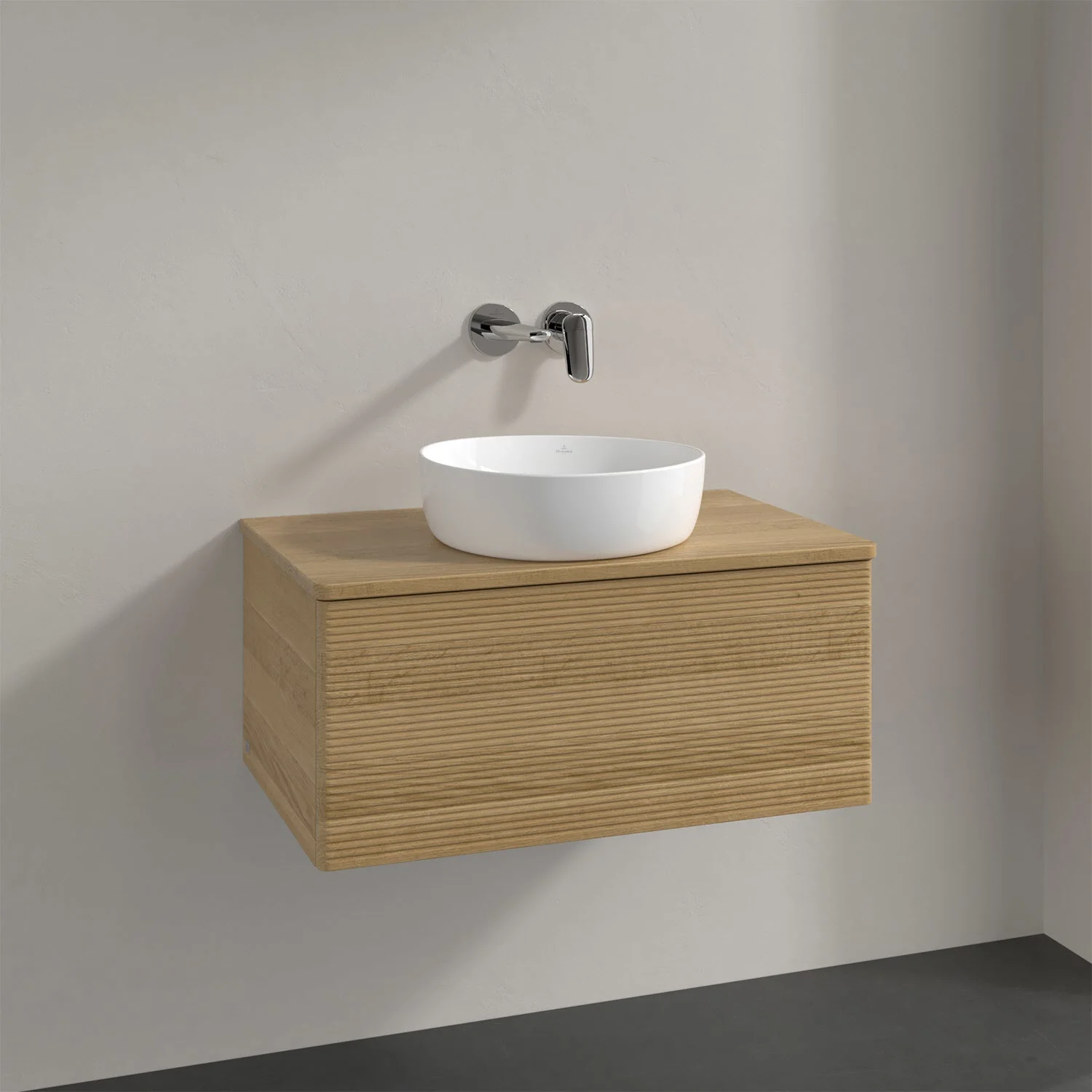 Drewniana umywalka z jasnym drewnianym blatem zbliżenie, Villeroy & Boch