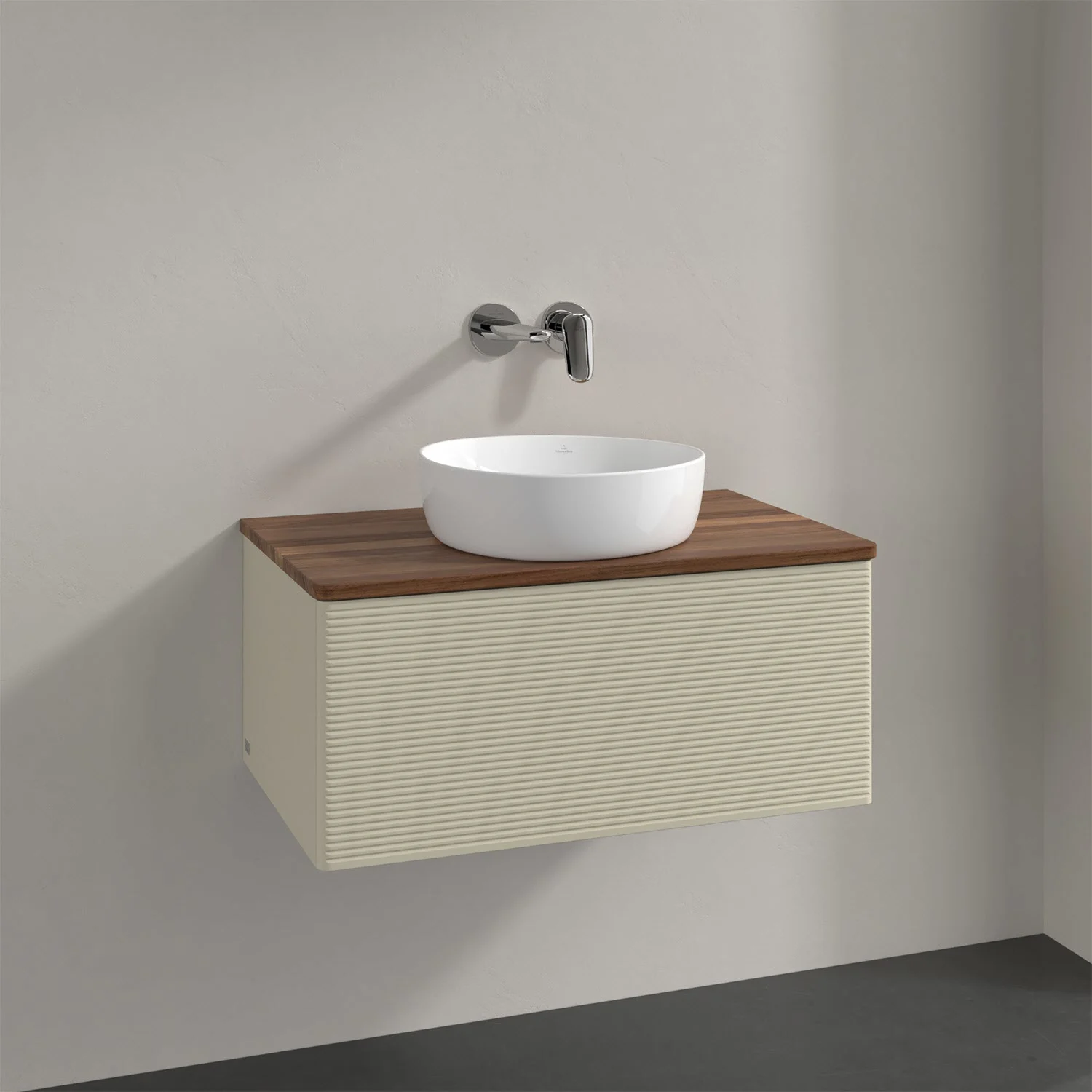 Biała umywalka na kremowej szafce w łazience, Villeroy & Boch