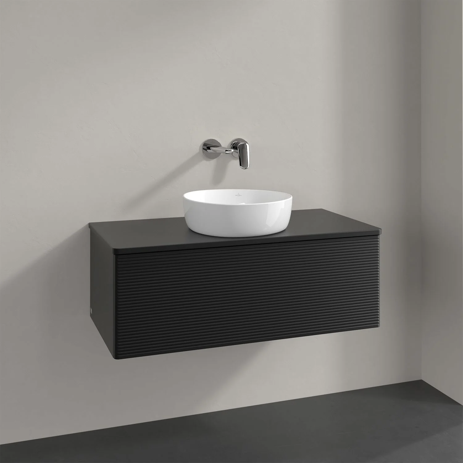 Umywalka z czarnym blatem i czarną umywalką, Villeroy & Boch