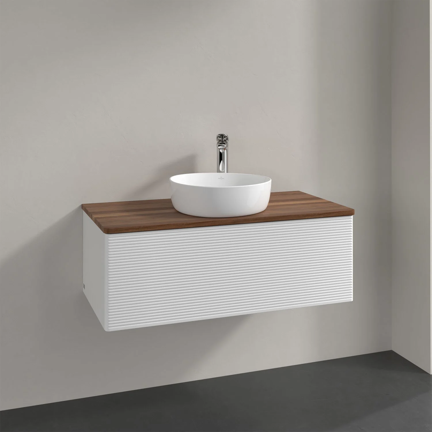 Umywalka z drewnianym blatem i białą umywalką, Villeroy & Boch