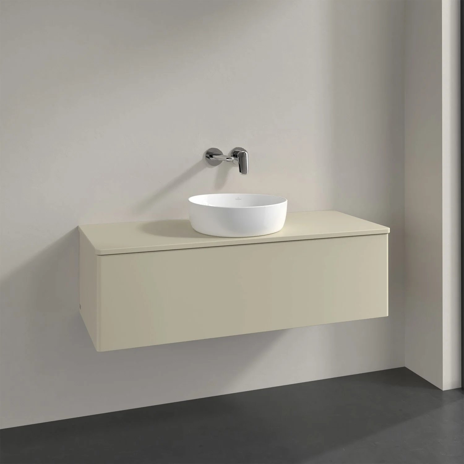 Kremowa umywalka z białą umywalką, Villeroy & Boch