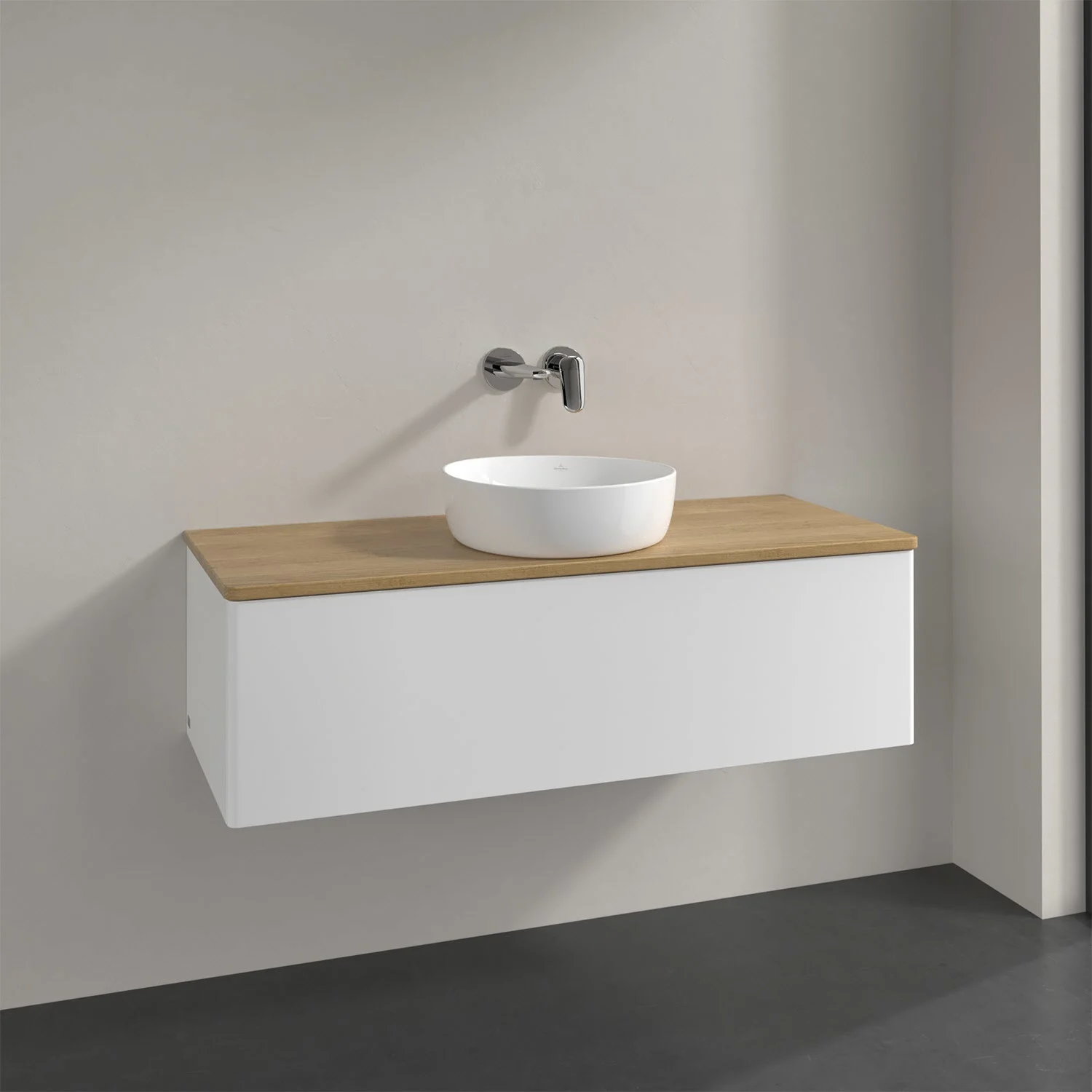 Umywalka z drewnianym blatem i białą umywalką, Villeroy & Boch