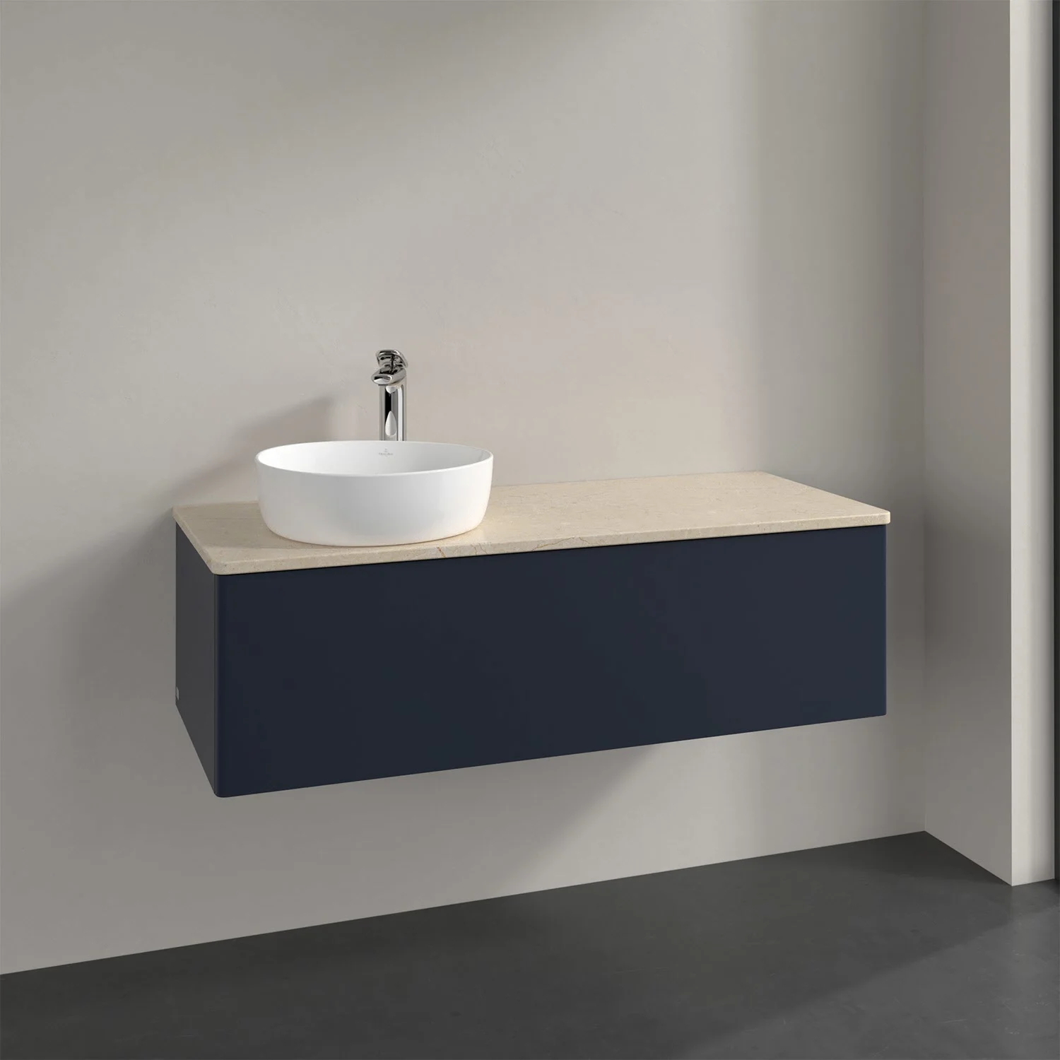 Umywalka z ciemnoniebieskim frontem w łazience, Villeroy & Boch