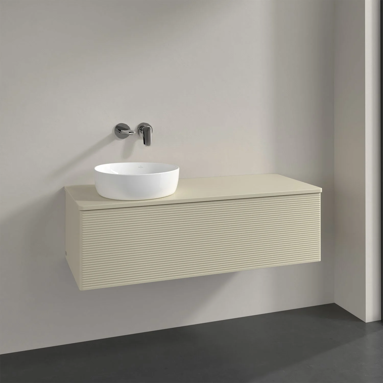 Jasne meble łazienkowe z umywalką z bliska, Villeroy & Boch