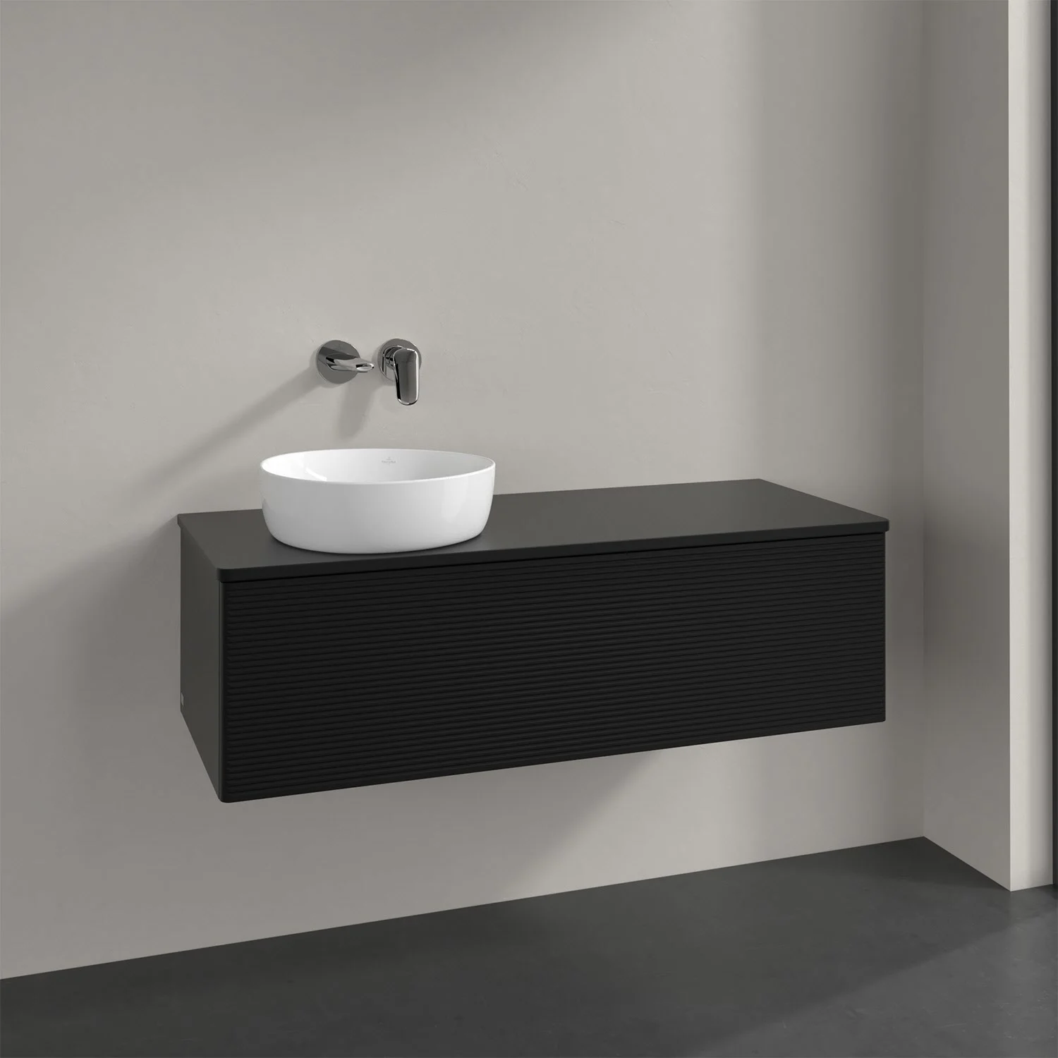 Umywalka z drewnianym blatem i czarną umywalką, Villeroy & Boch