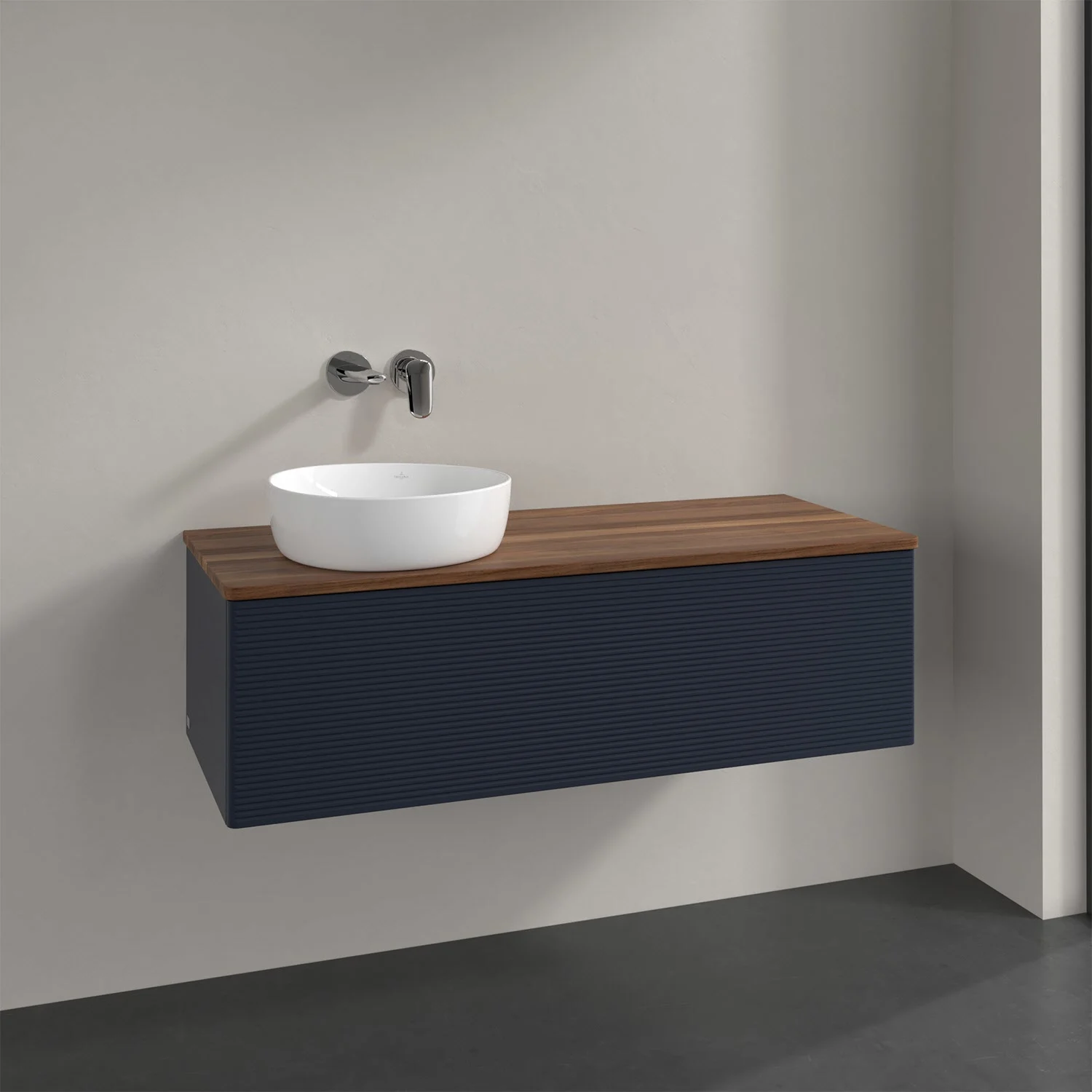 Umywalka z ciemnoniebieską powierzchnią i białą umywalką, Villeroy & Boch