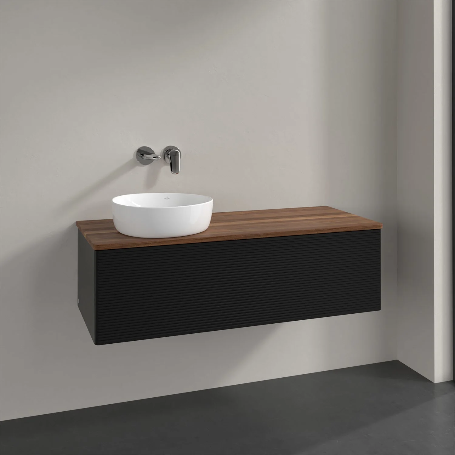 Umywalka z ciemną drewnianą powierzchnią i białą umywalką, Villeroy & Boch