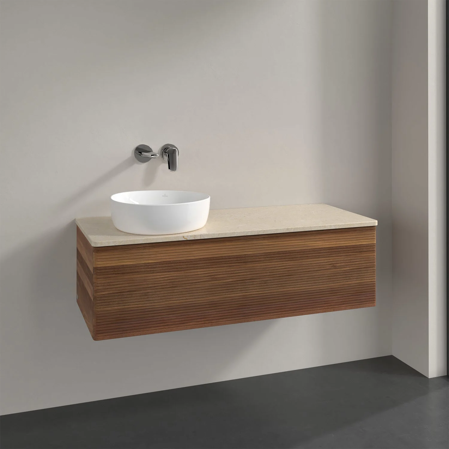 Ciemnobrązowe meble łazienkowe z beżową umywalką na ścianie, Villeroy & Boch