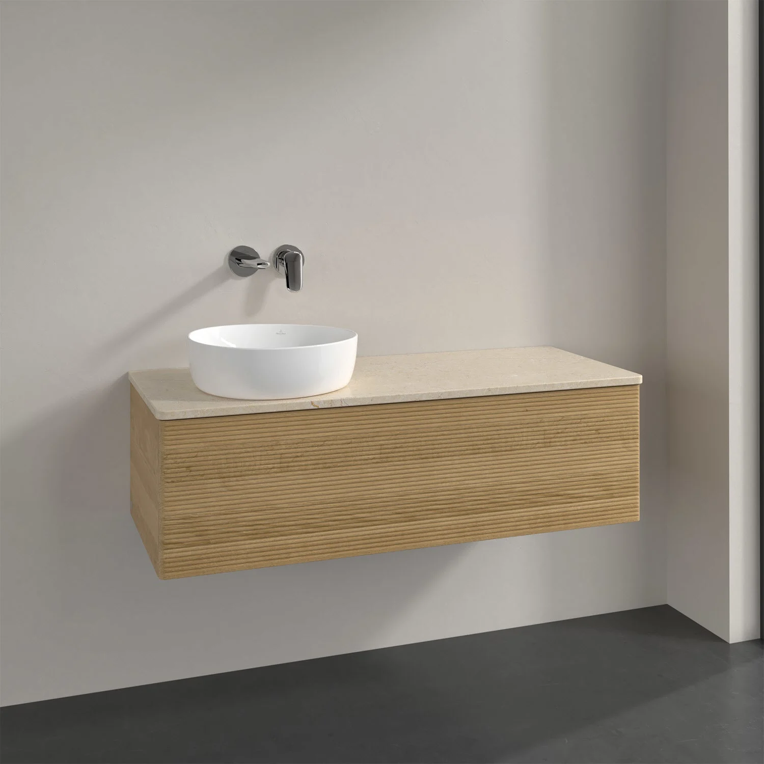 Drewniane meble łazienkowe z beżową umywalką na ścianie, Villeroy & Boch