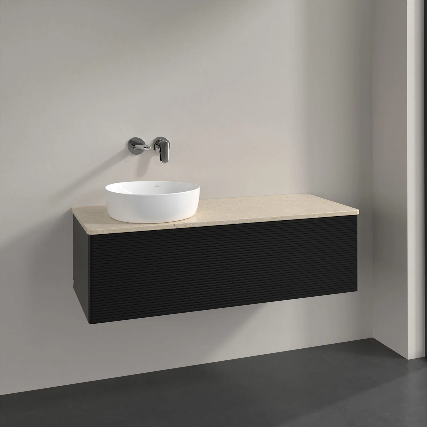 Czarne meble łazienkowe z białą umywalką na ścianie, Villeroy & Boch