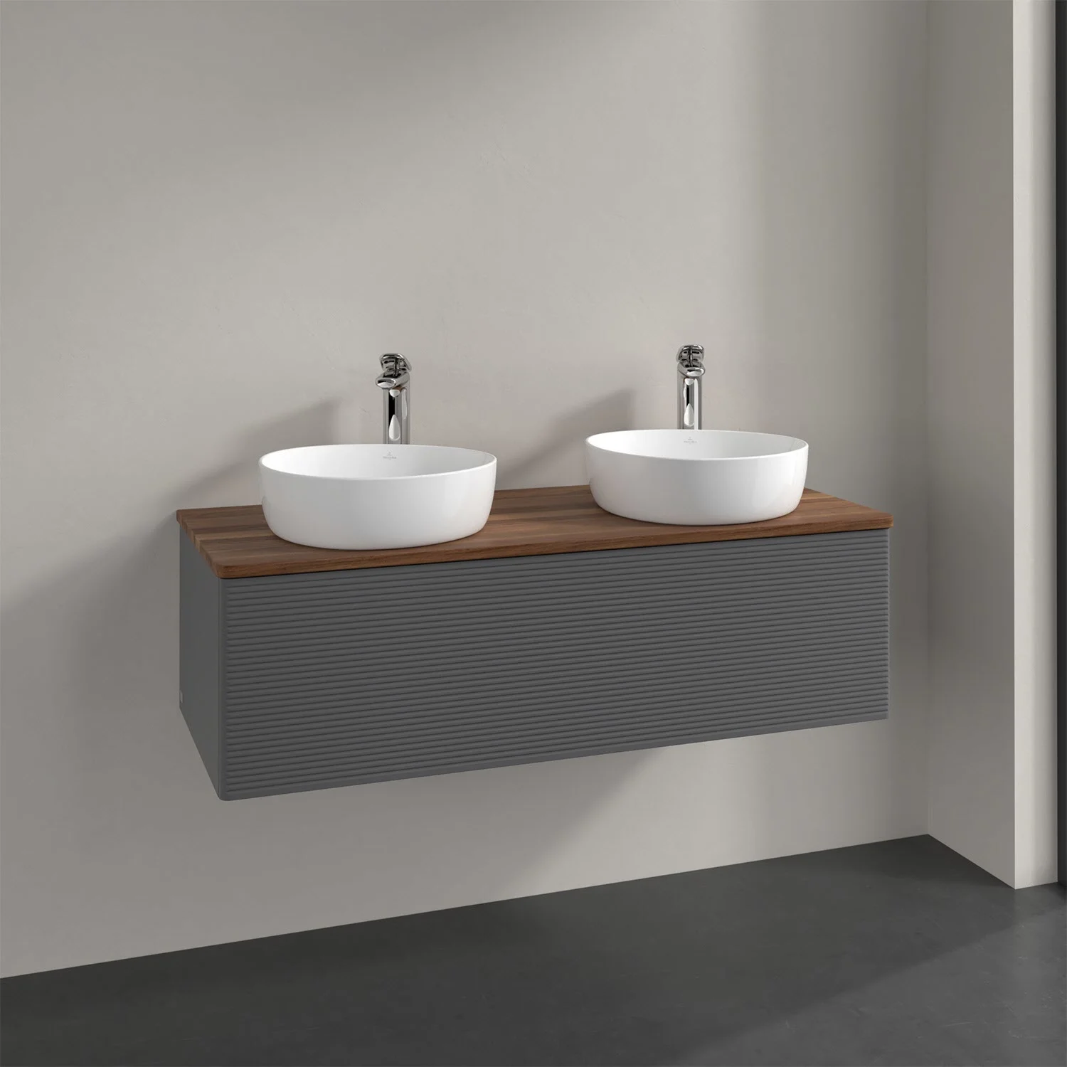 Podwójna umywalka z szarą szafką w łazience, Villeroy & Boch