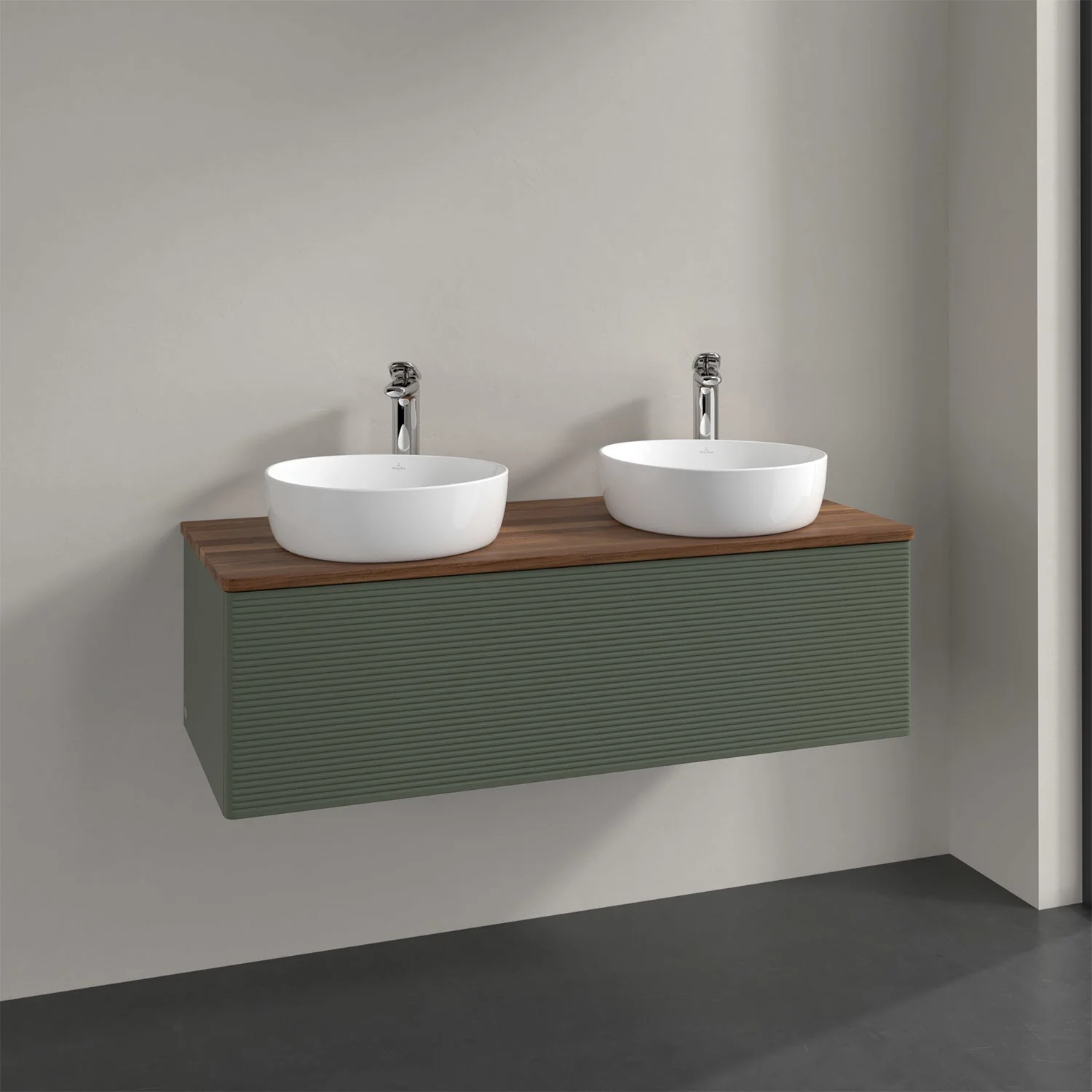 Podwójna umywalka z zieloną szafką w łazience, Villeroy & Boch