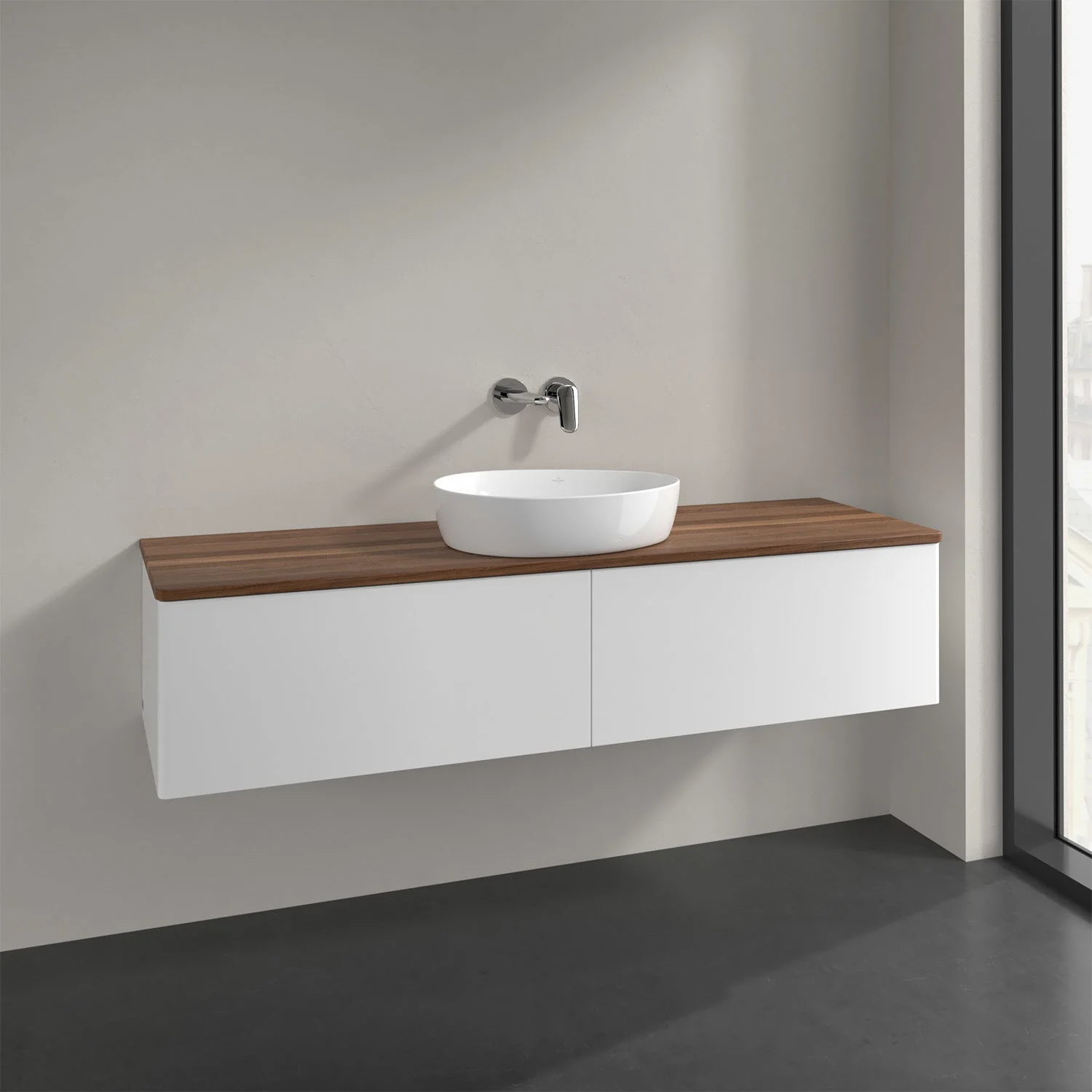 Białe meble łazienkowe z drewnianą powierzchnią i umywalką, Villeroy & Boch