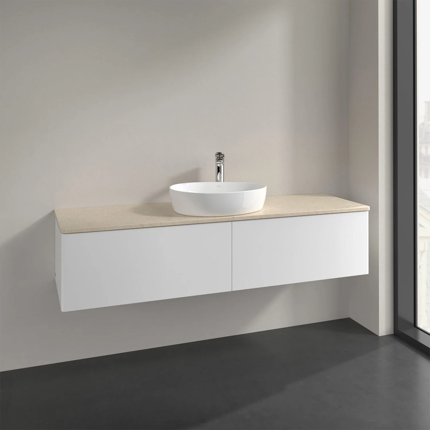 Białe meble łazienkowe z beżową umywalką nablatową, Villeroy & Boch