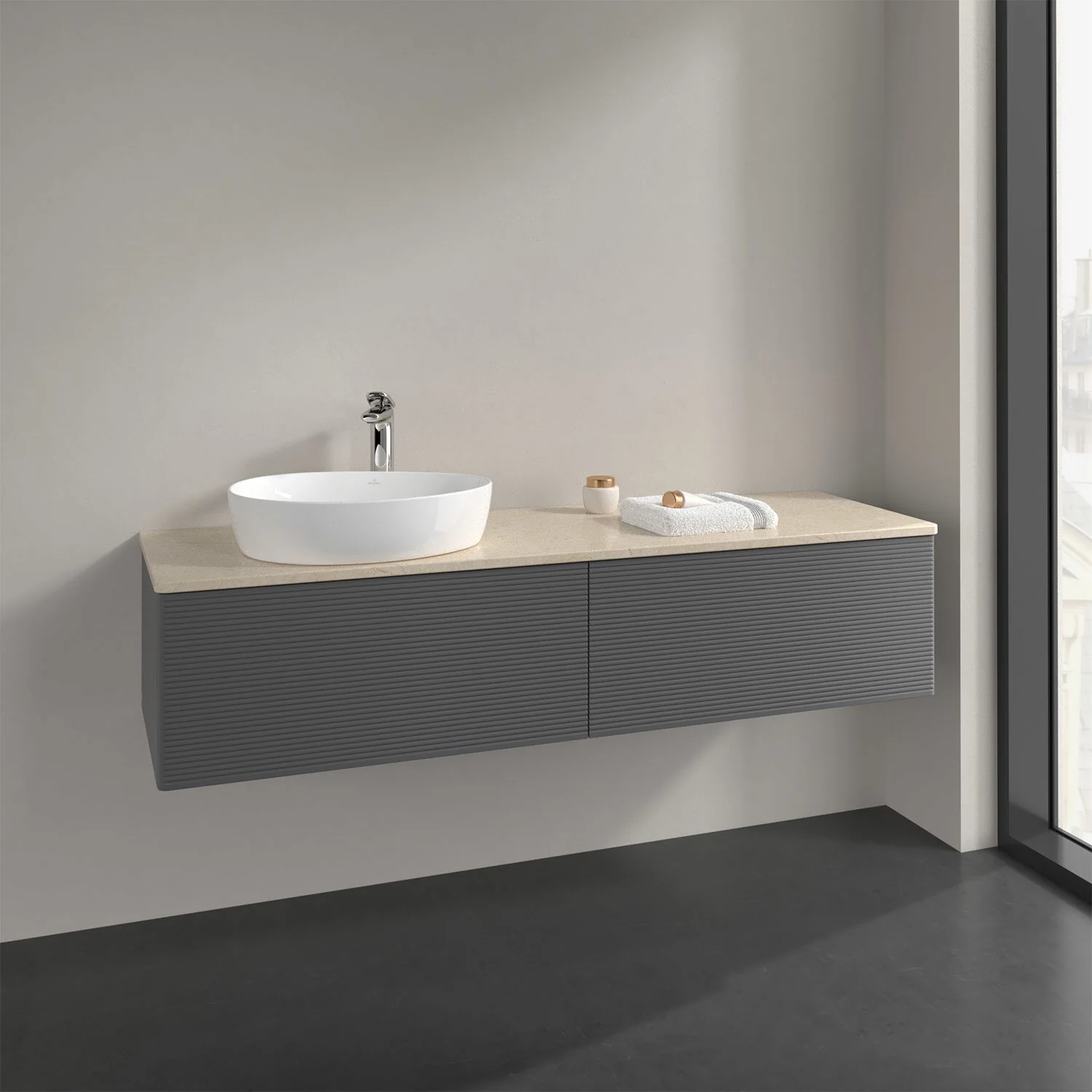 Umywalka z szarą powierzchnią w łazience, Villeroy & Boch