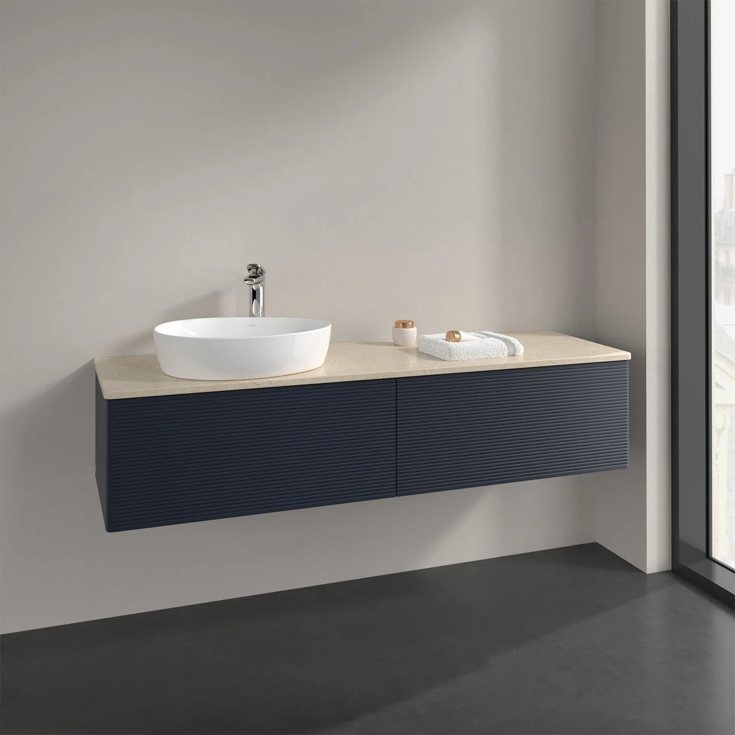 Umywalka z ciemną powierzchnią w łazience, Villeroy & Boch