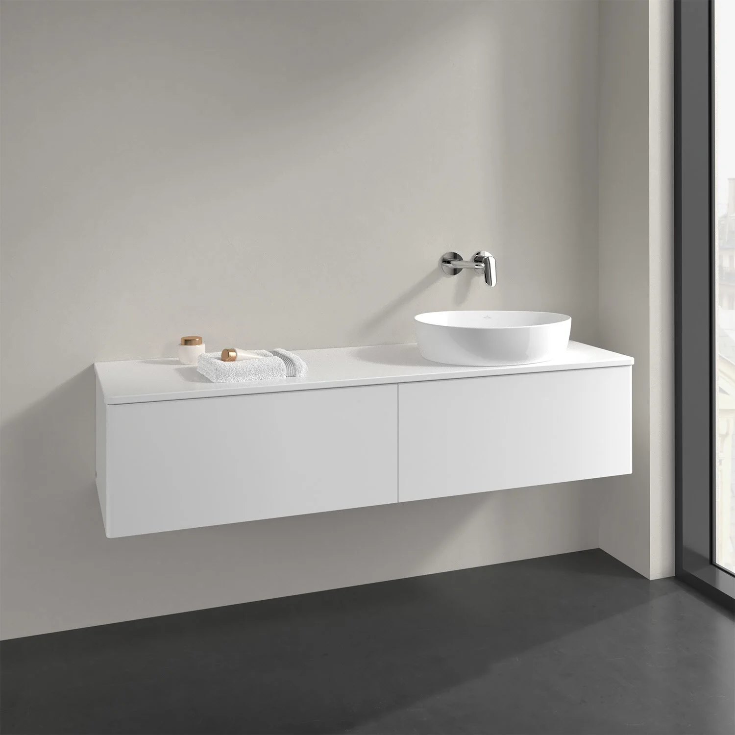 Białe meble łazienkowe z umywalką z bliska, Villeroy & Boch