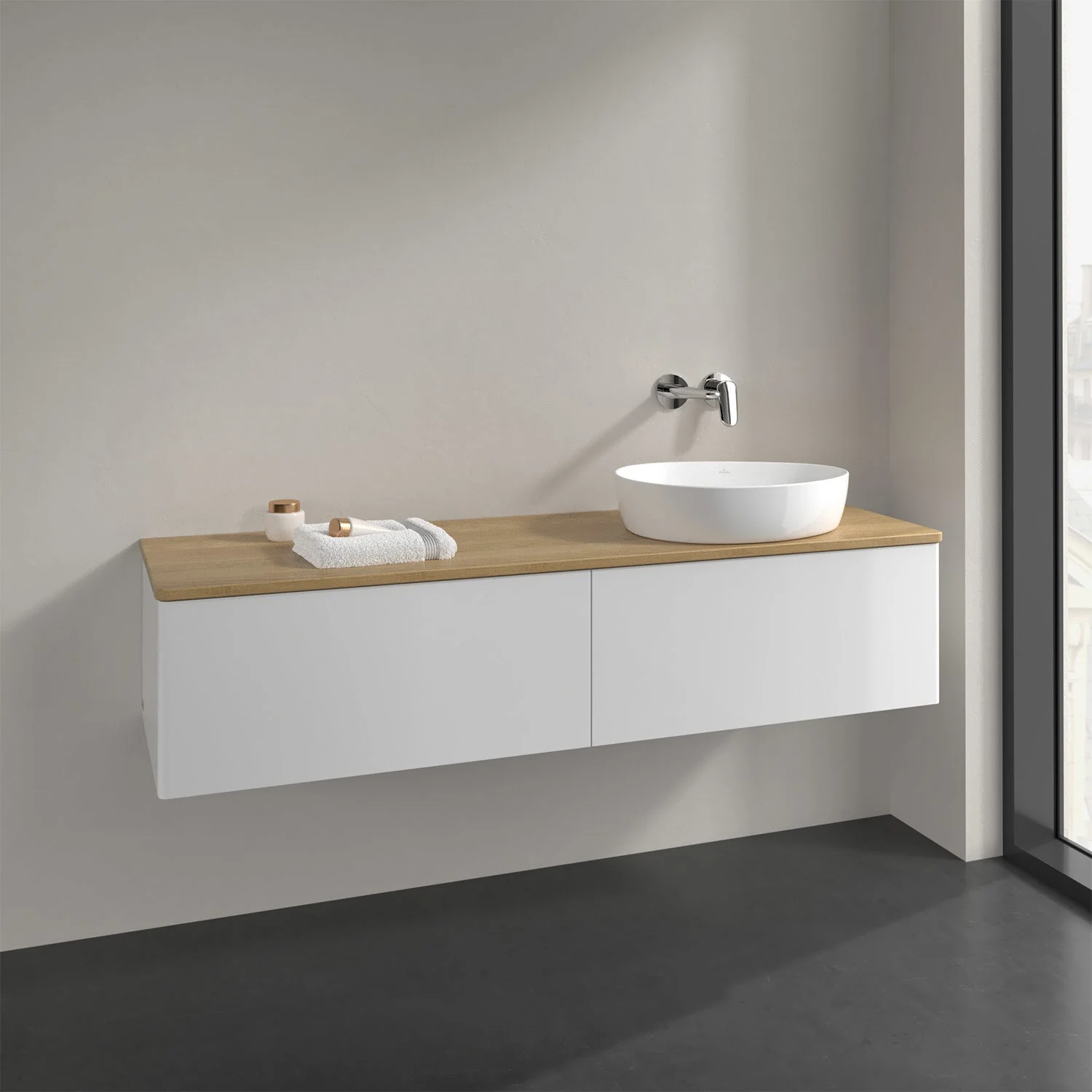 Białe meble łazienkowe z umywalką z bliska, Villeroy & Boch