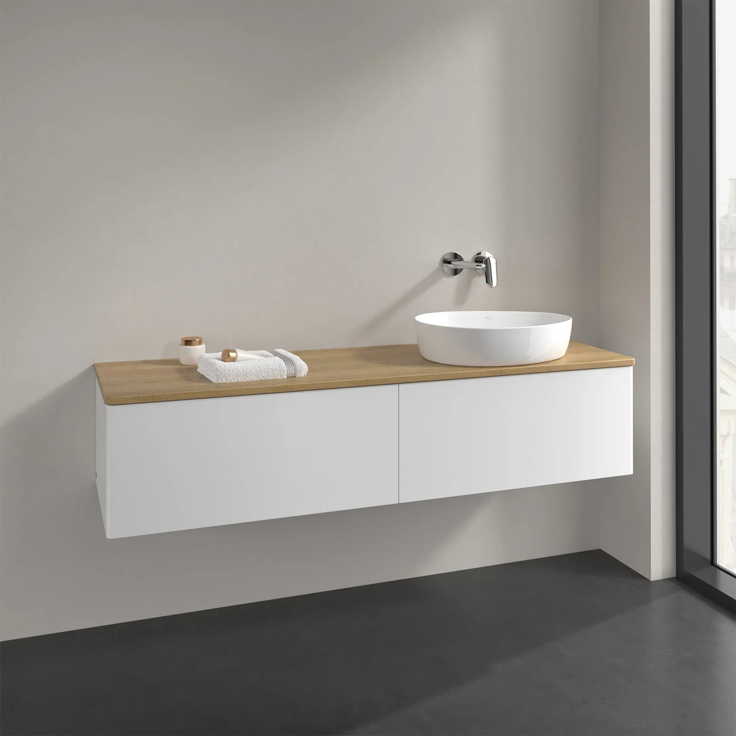 Biała umywalka z drewnianym blatem i białą umywalką, Villeroy & Boch