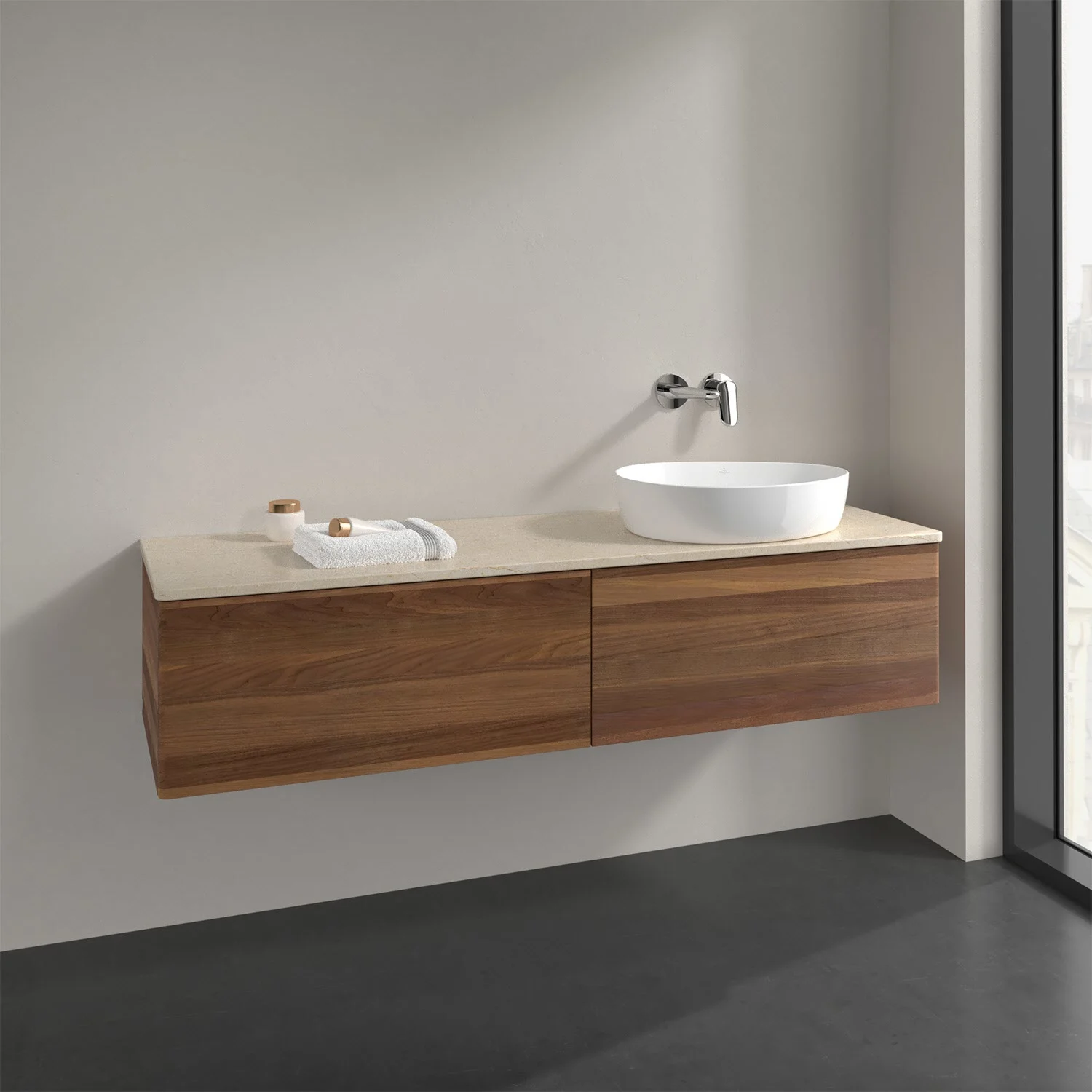 Ciemnobrązowe meble łazienkowe z umywalką w nowoczesnej łazience, Villeroy & Boch