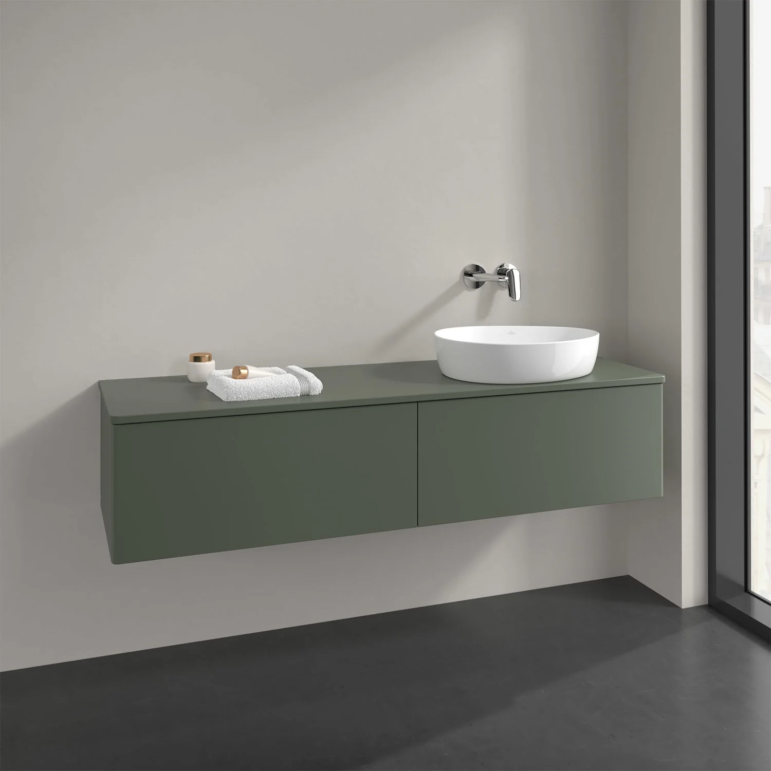 Zielone meble łazienkowe z umywalką w nowoczesnej łazience, Villeroy & Boch