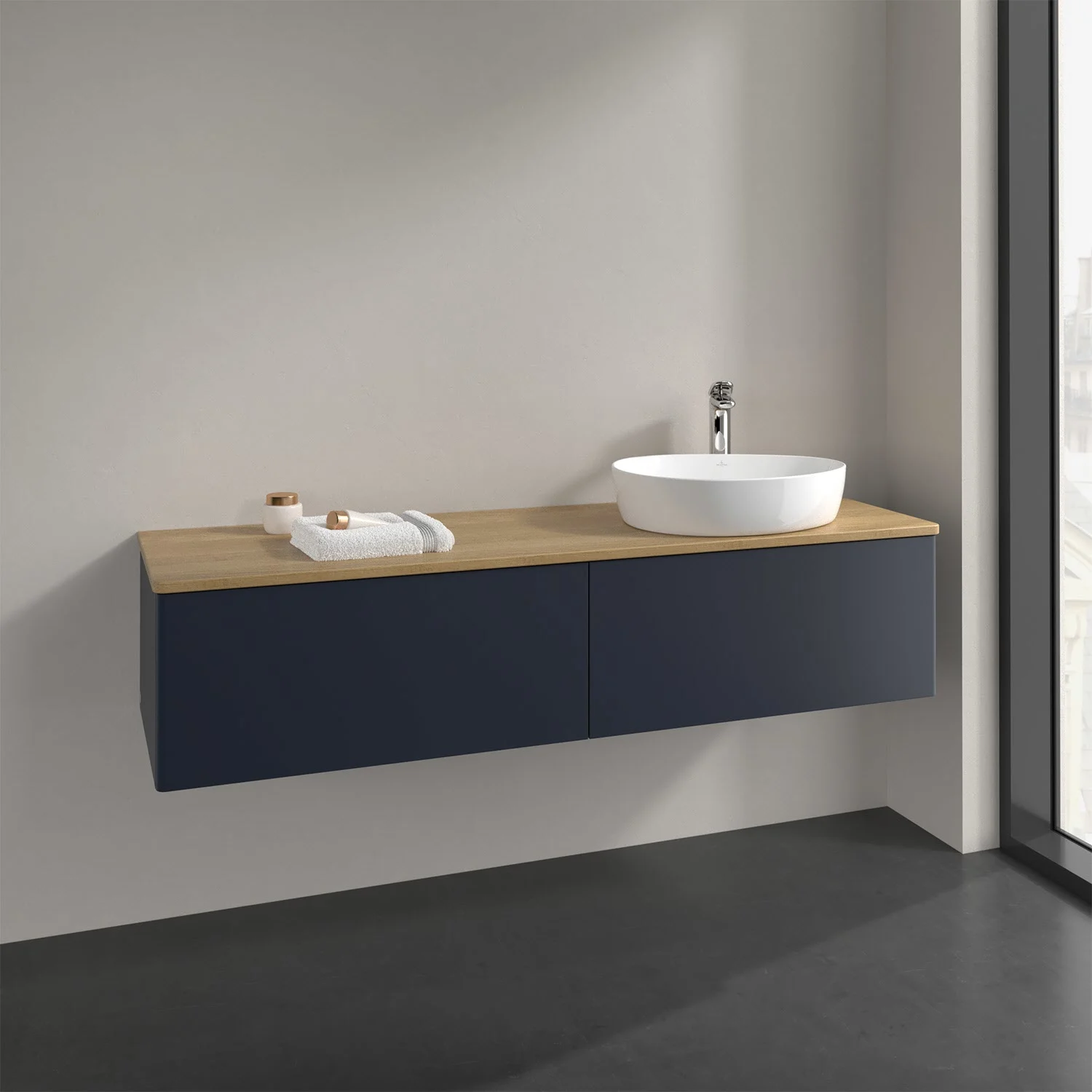 Umywalka z niebieską powierzchnią i okrągłą umywalką, Villeroy & Boch