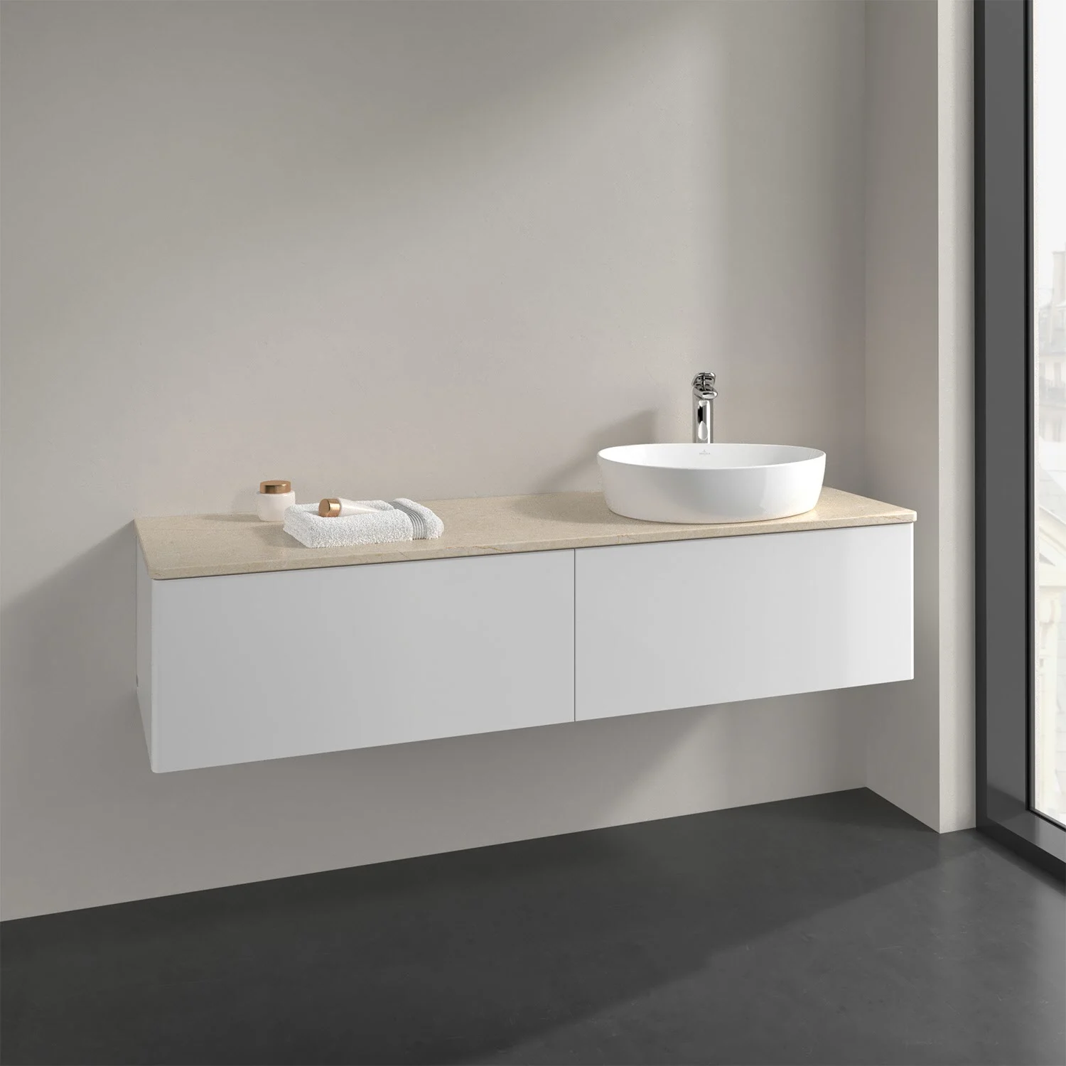 Białe meble łazienkowe z umywalką z bliska, Villeroy & Boch