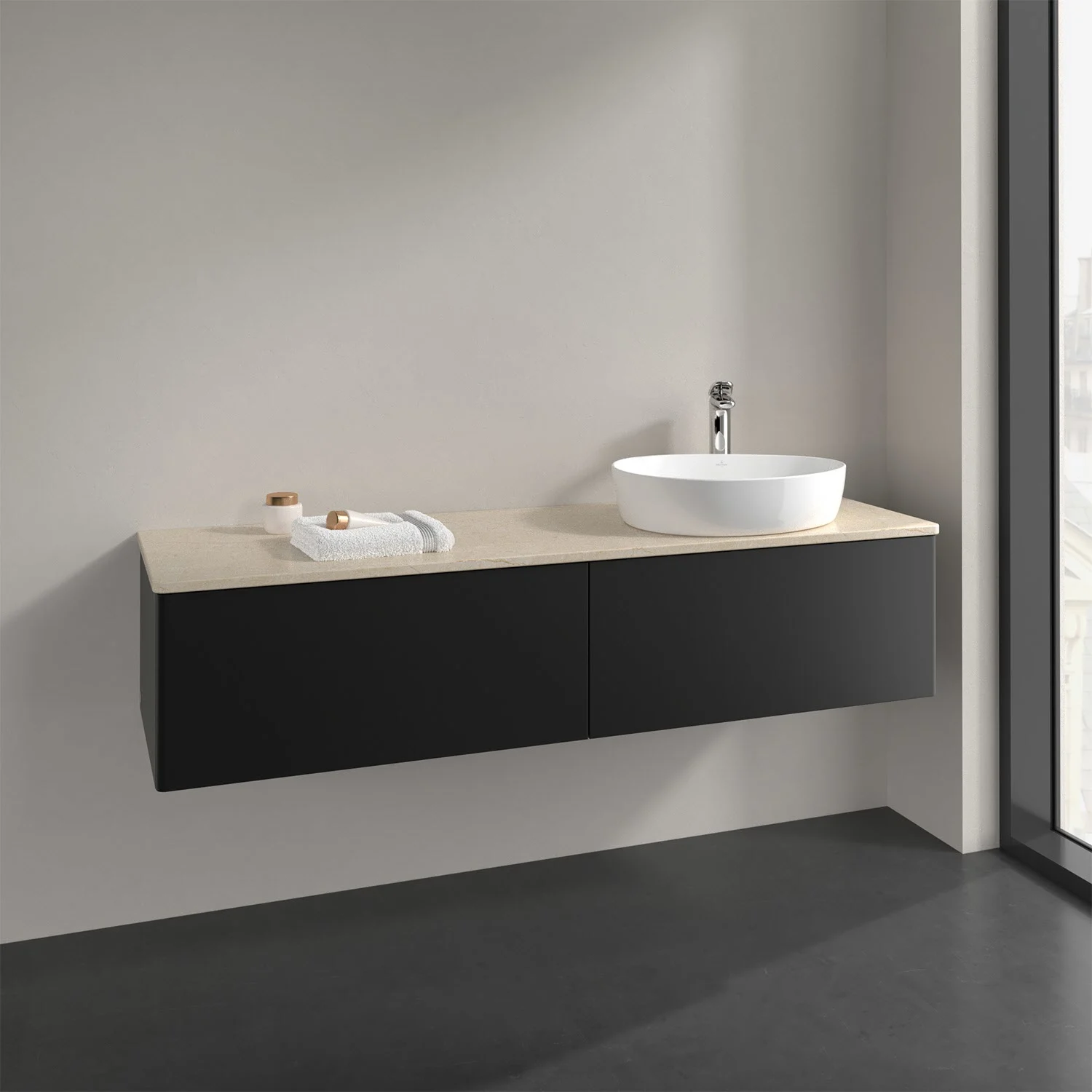 Czarne meble łazienkowe z umywalką w nowoczesnej łazience, Villeroy & Boch
