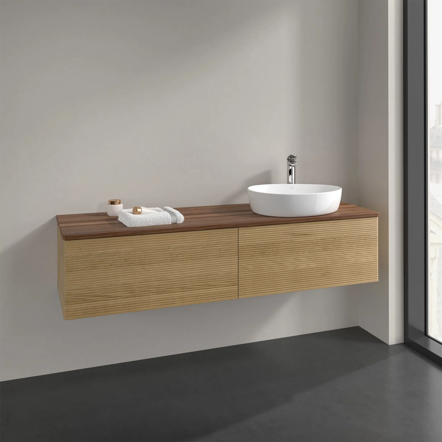 Drewniane meble łazienkowe z umywalką z bliska, Villeroy & Boch