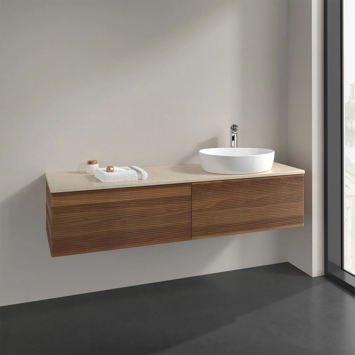 Ciemnobrązowe meble łazienkowe z umywalką z bliska, Villeroy & Boch