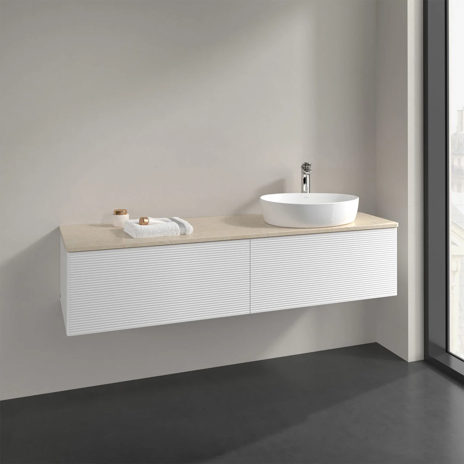 Białe meble łazienkowe z umywalką z bliska, Villeroy & Boch