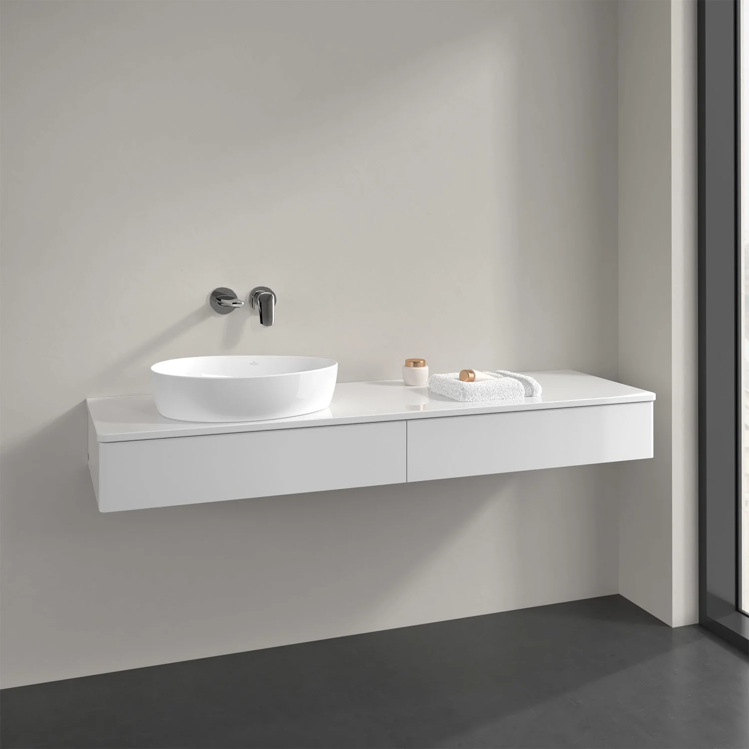 Biała umywalka z szafką w łazience, Villeroy & Boch