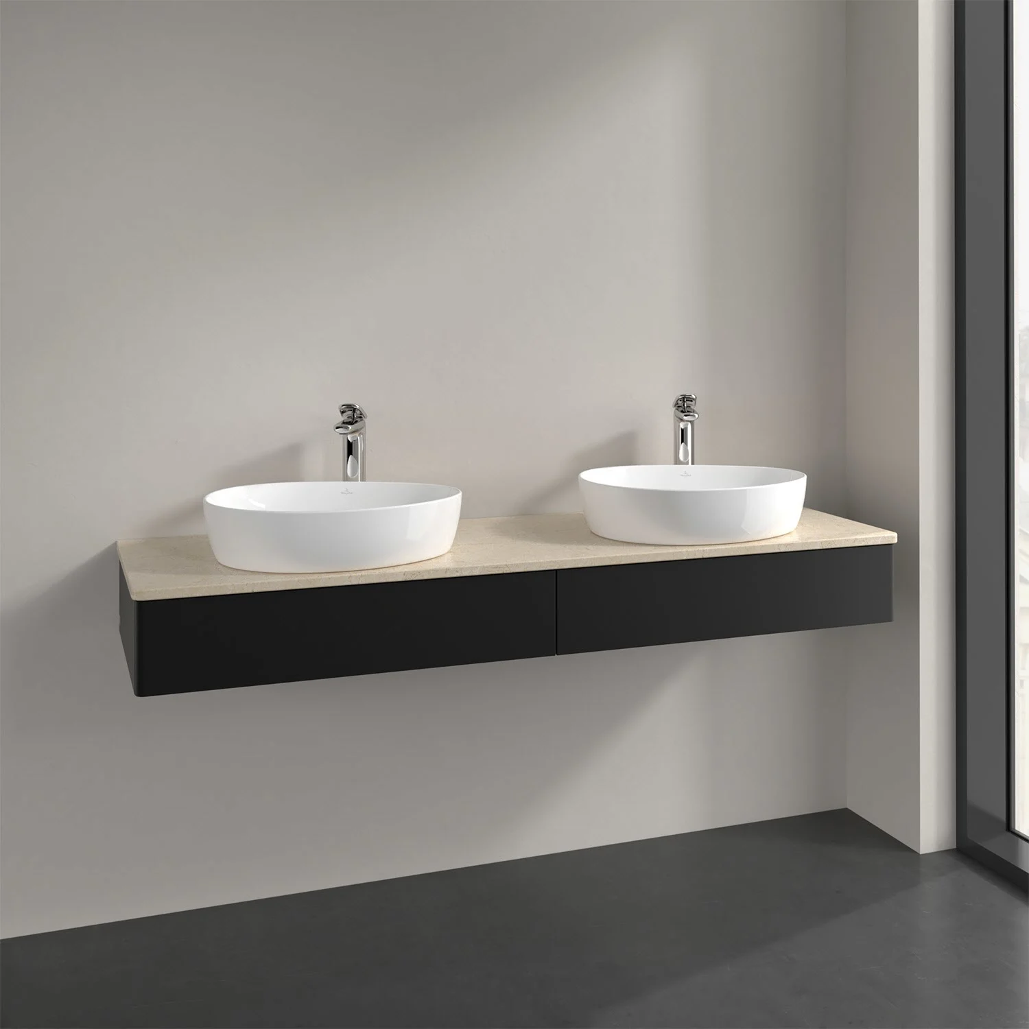 Czarna podwójna umywalka w łazience, Villeroy & Boch