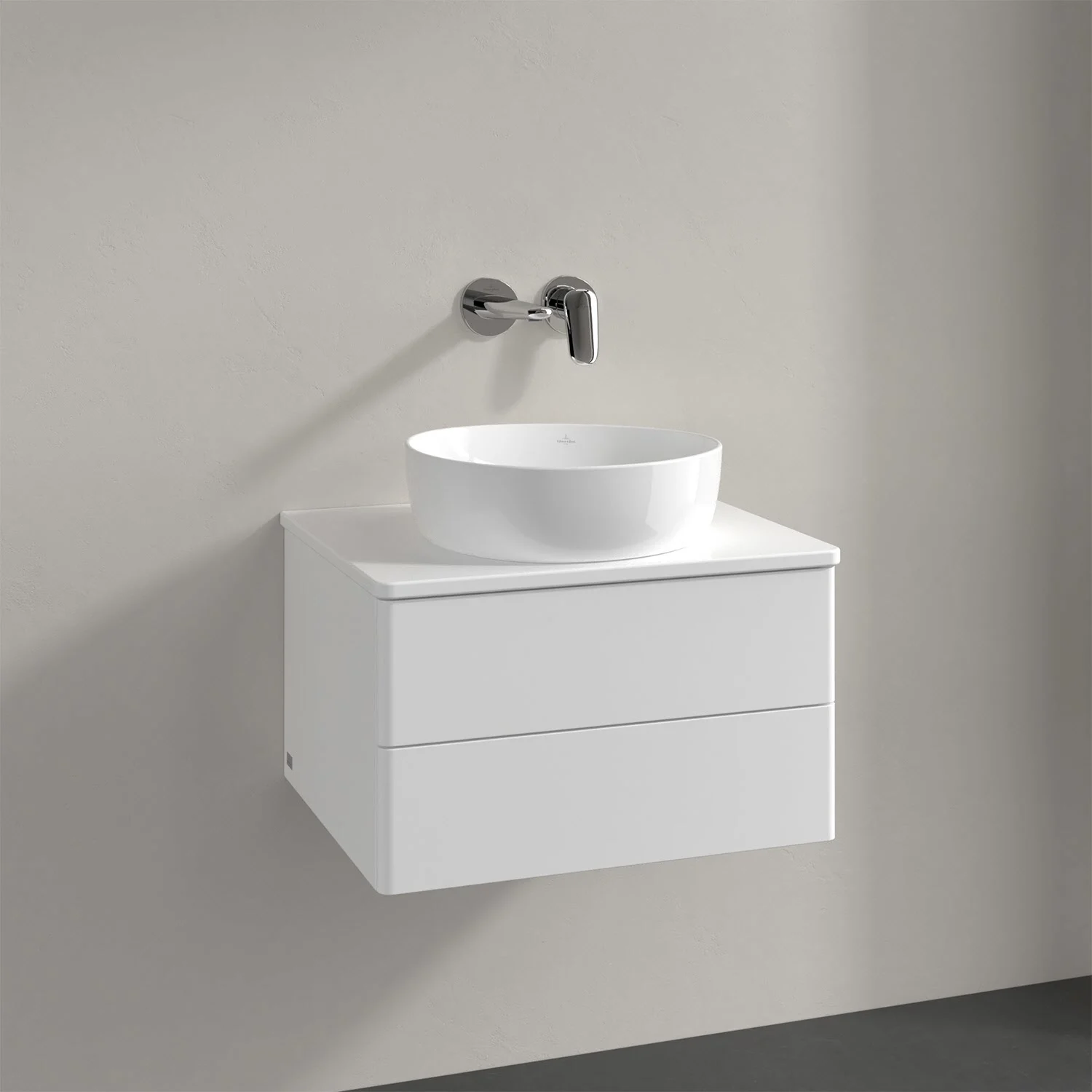 Umywalka z białym frontem w zbliżeniu, Villeroy & Boch