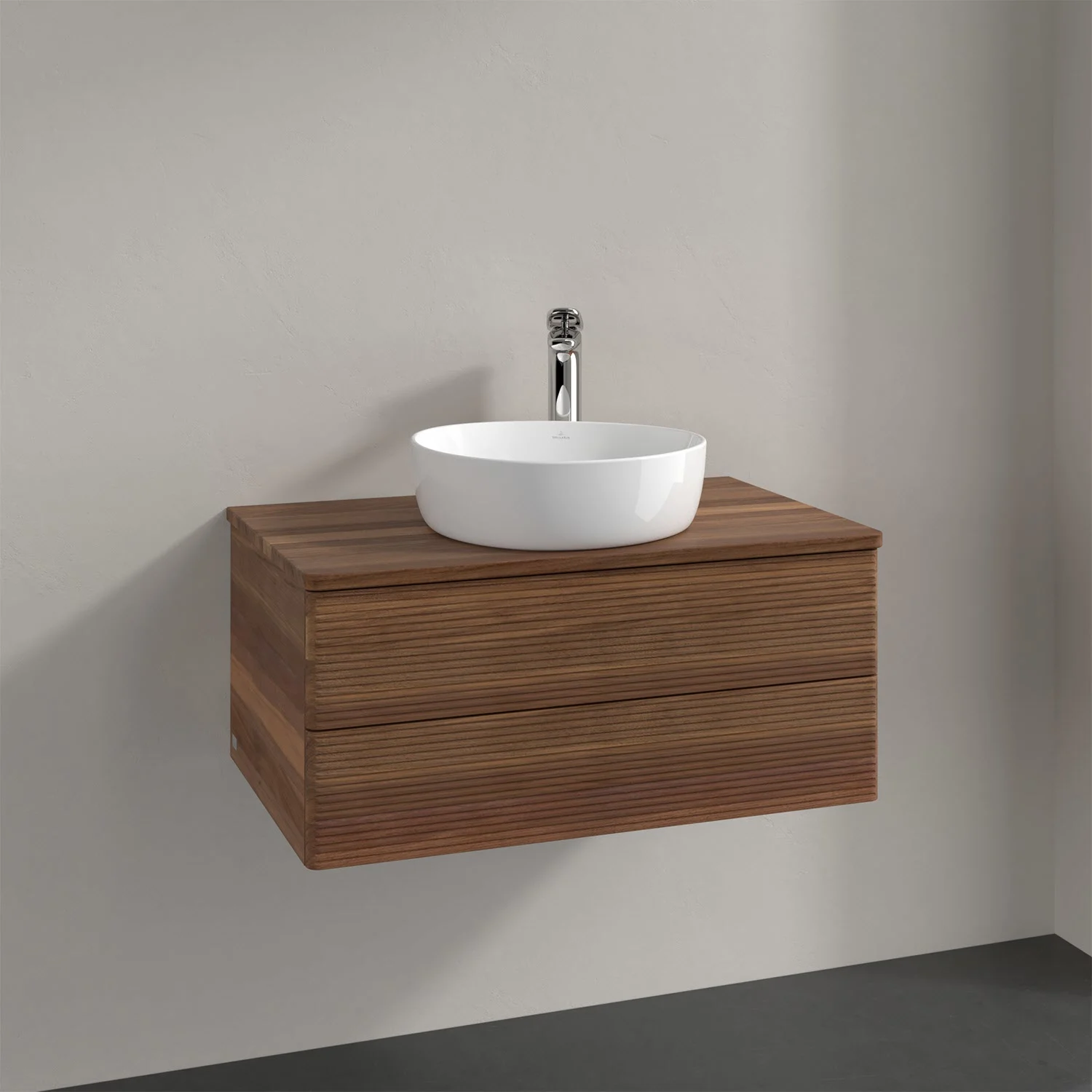 Drewniana umywalka z białą umywalką nablatową, Villeroy & Boch